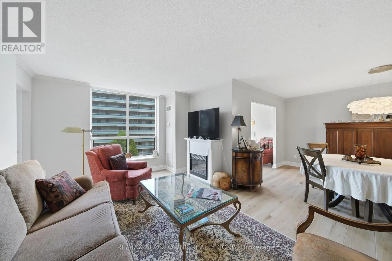 606 - 442 MAPLE AVENUE