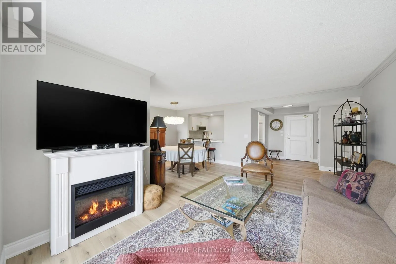 606 - 442 MAPLE AVENUE