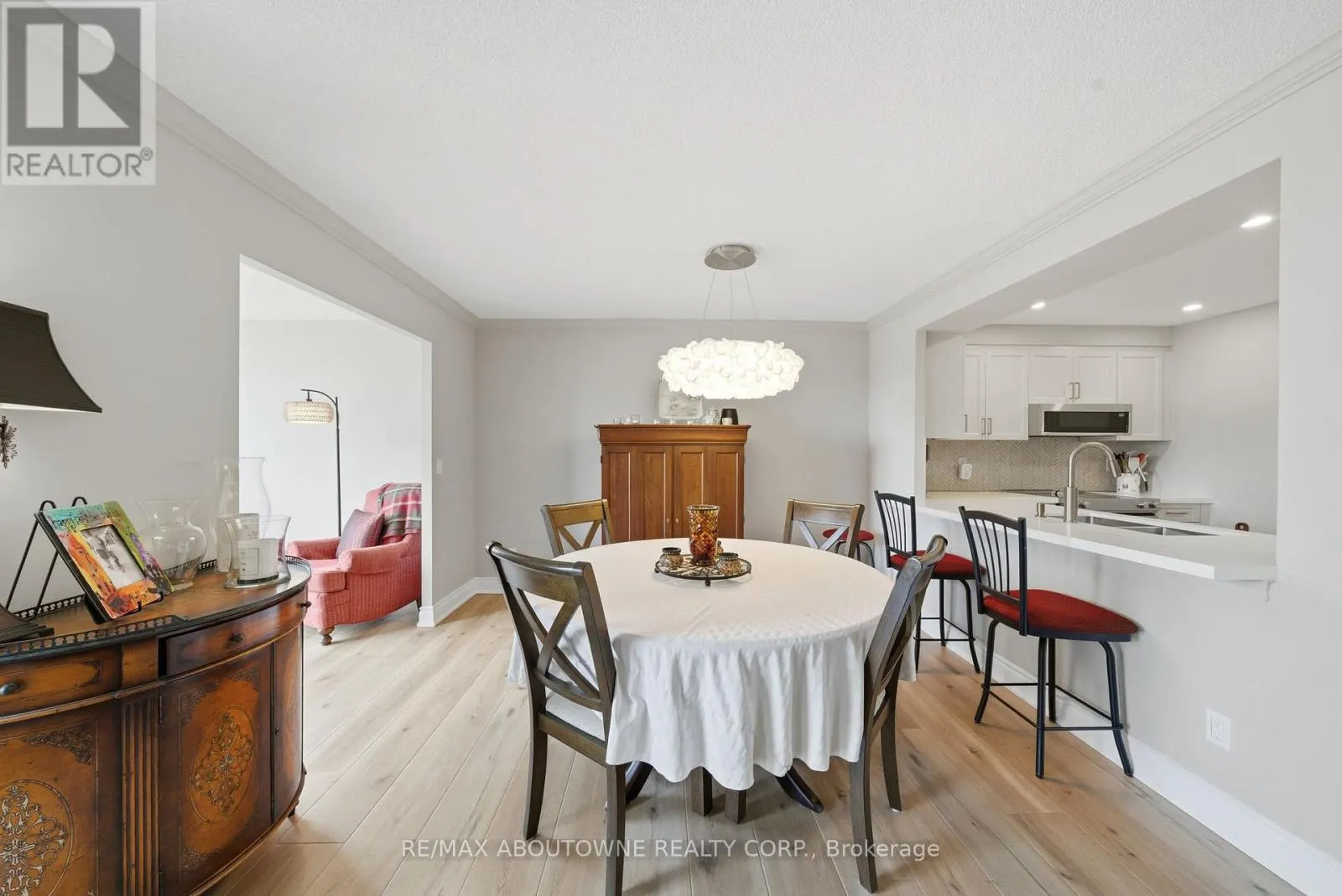 606 - 442 MAPLE AVENUE