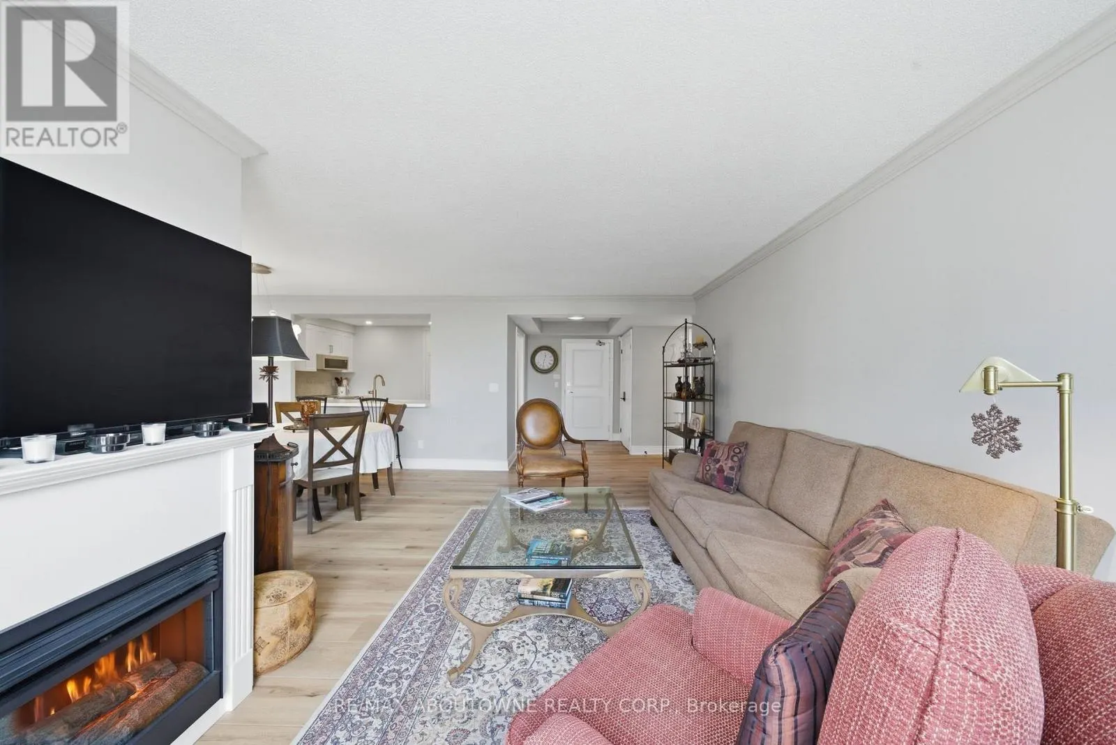 606 - 442 MAPLE AVENUE