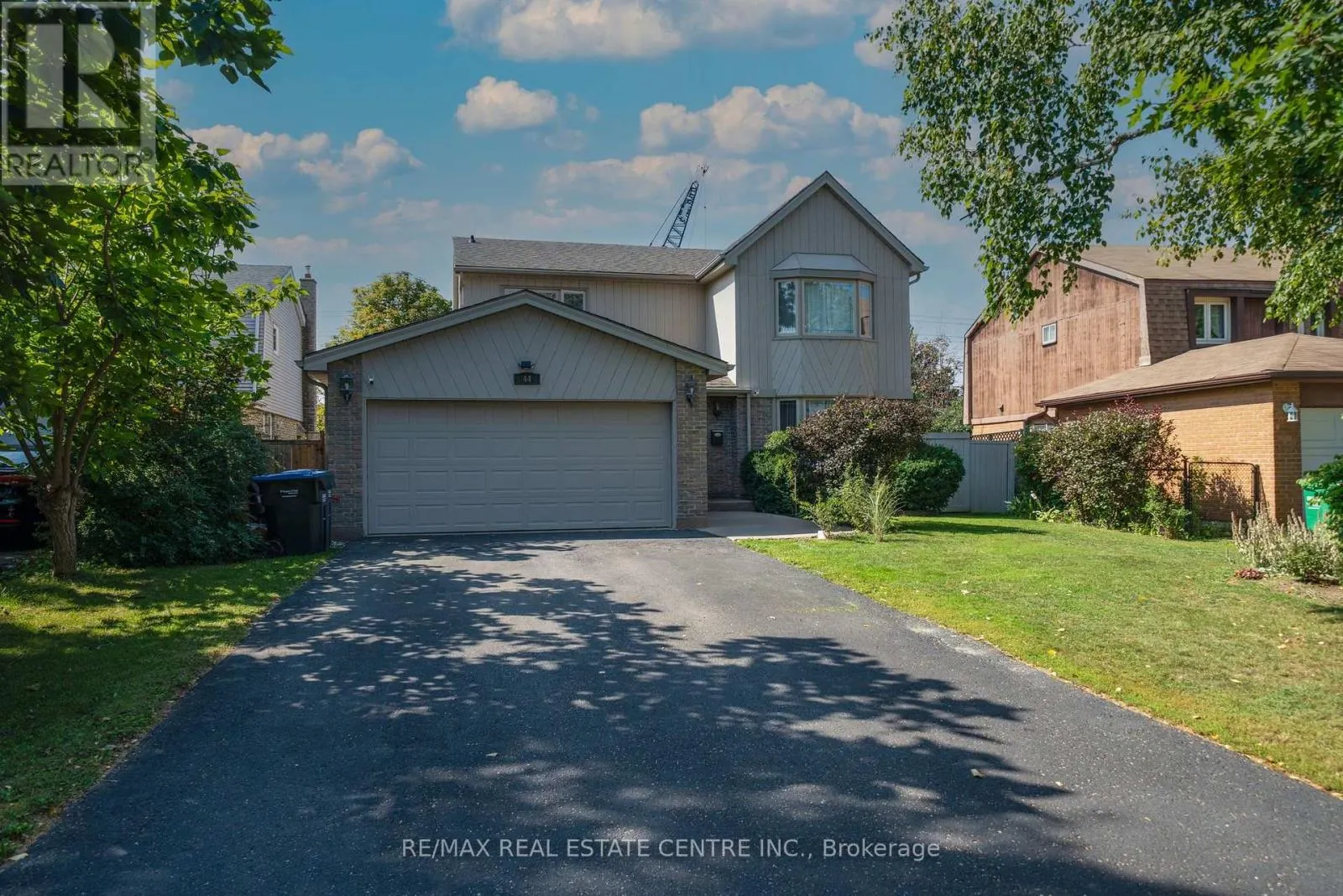 44 MADELAINE CRESCENT