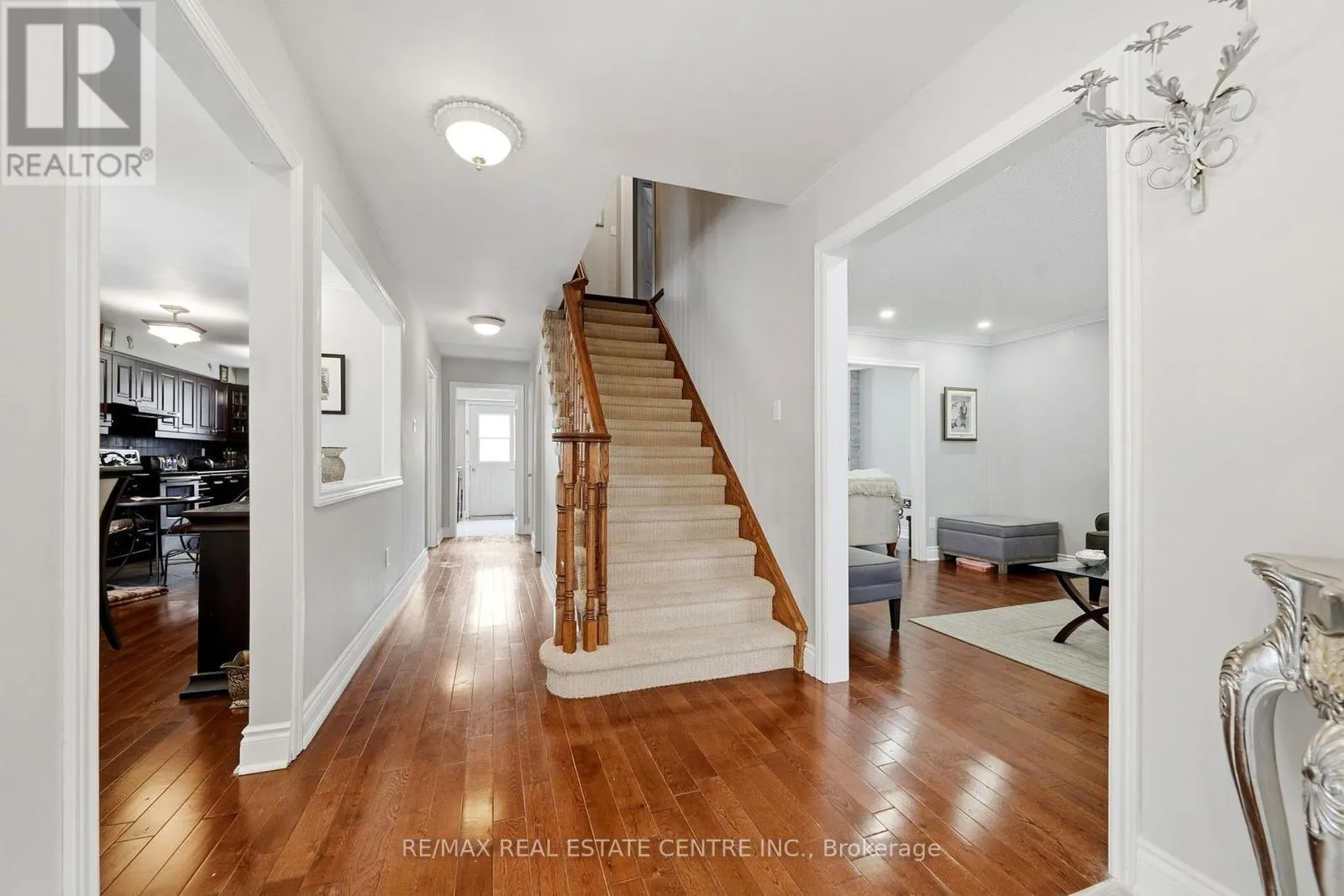 44 MADELAINE CRESCENT