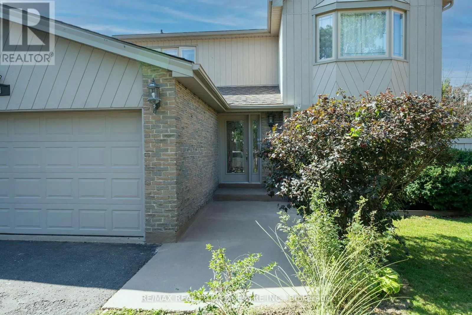 44 MADELAINE CRESCENT
