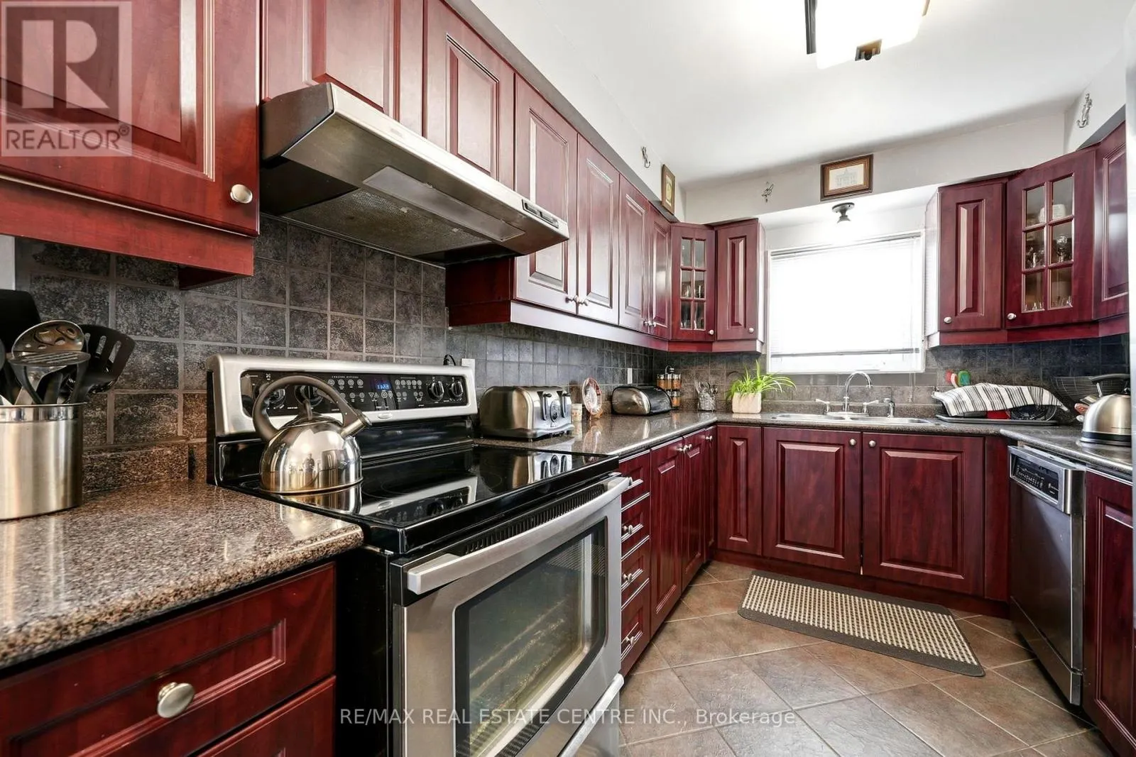 44 MADELAINE CRESCENT