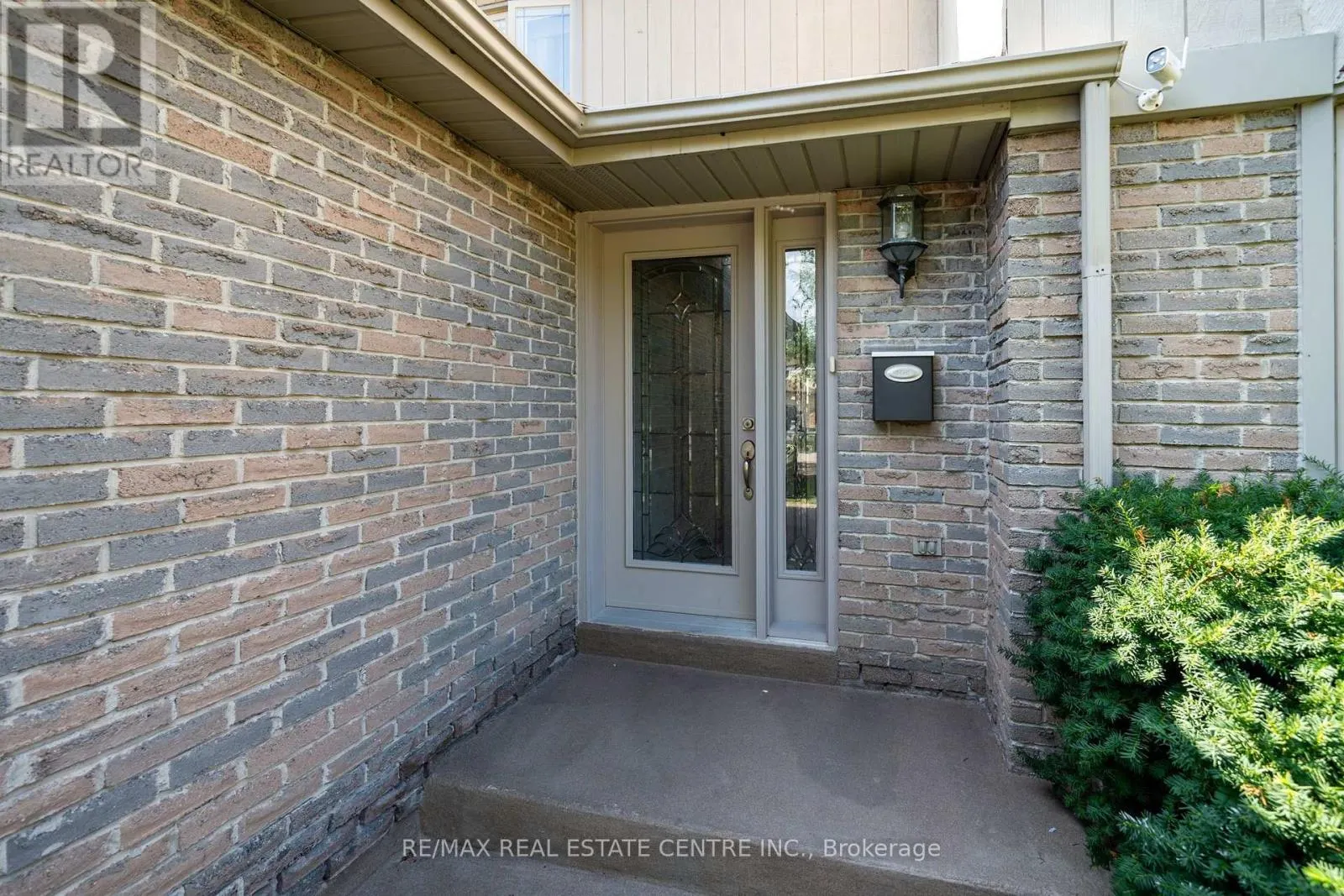 44 MADELAINE CRESCENT