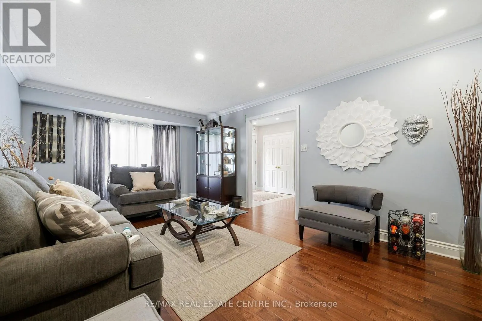 44 MADELAINE CRESCENT