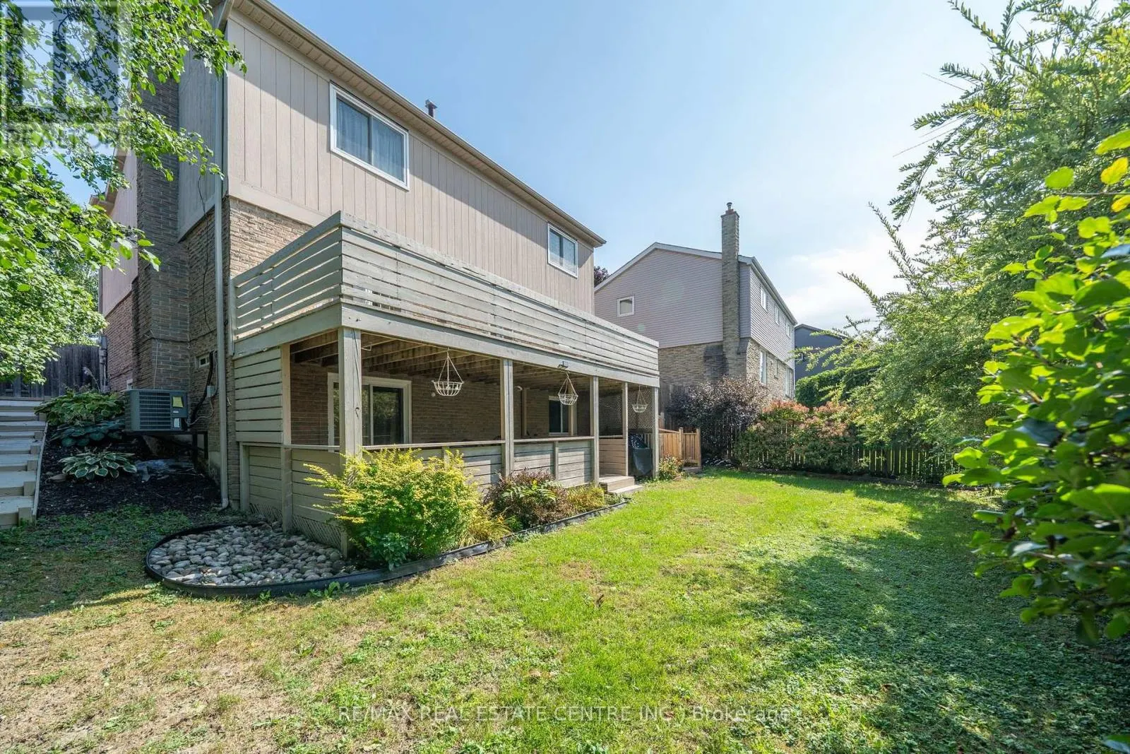 44 MADELAINE CRESCENT
