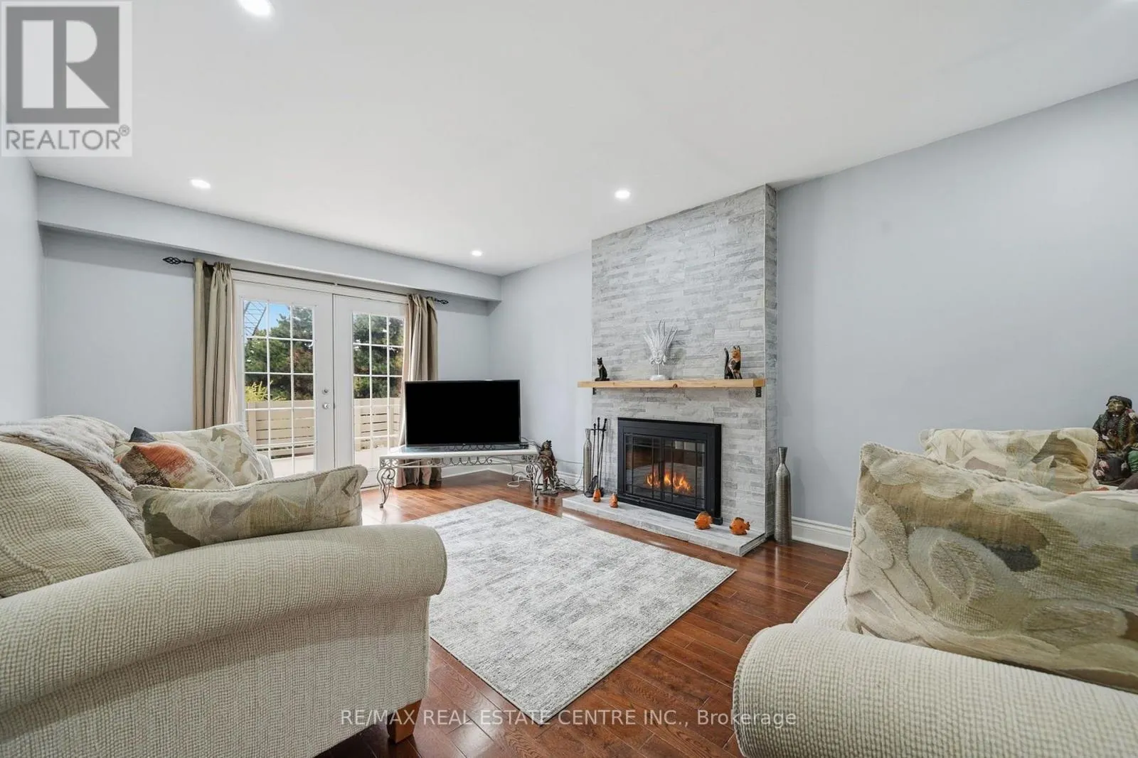 44 MADELAINE CRESCENT