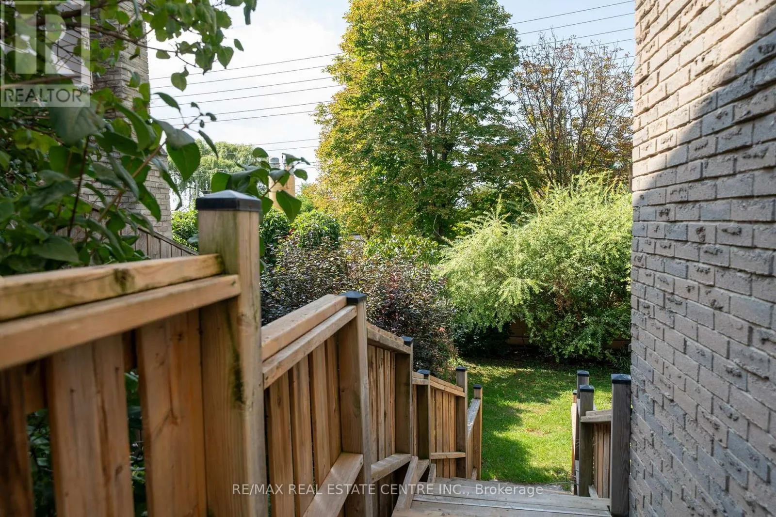 44 MADELAINE CRESCENT