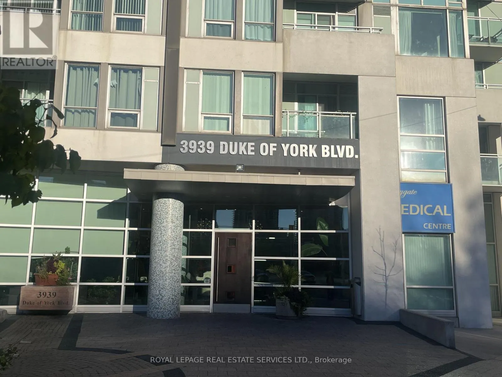 2006 - 3939 DUKE OF YORK BOULEVARD
