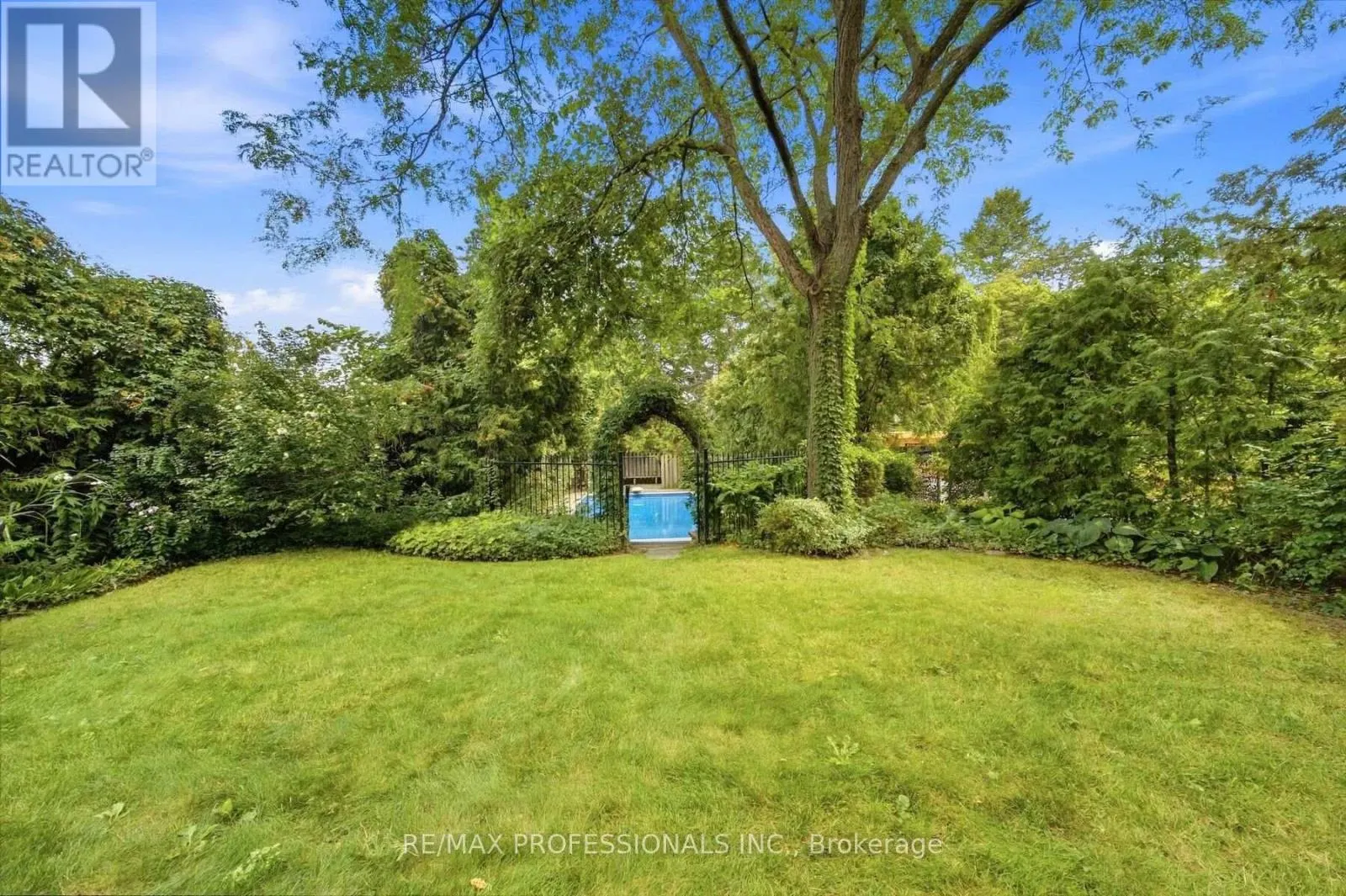 15 HARTFIELD COURT