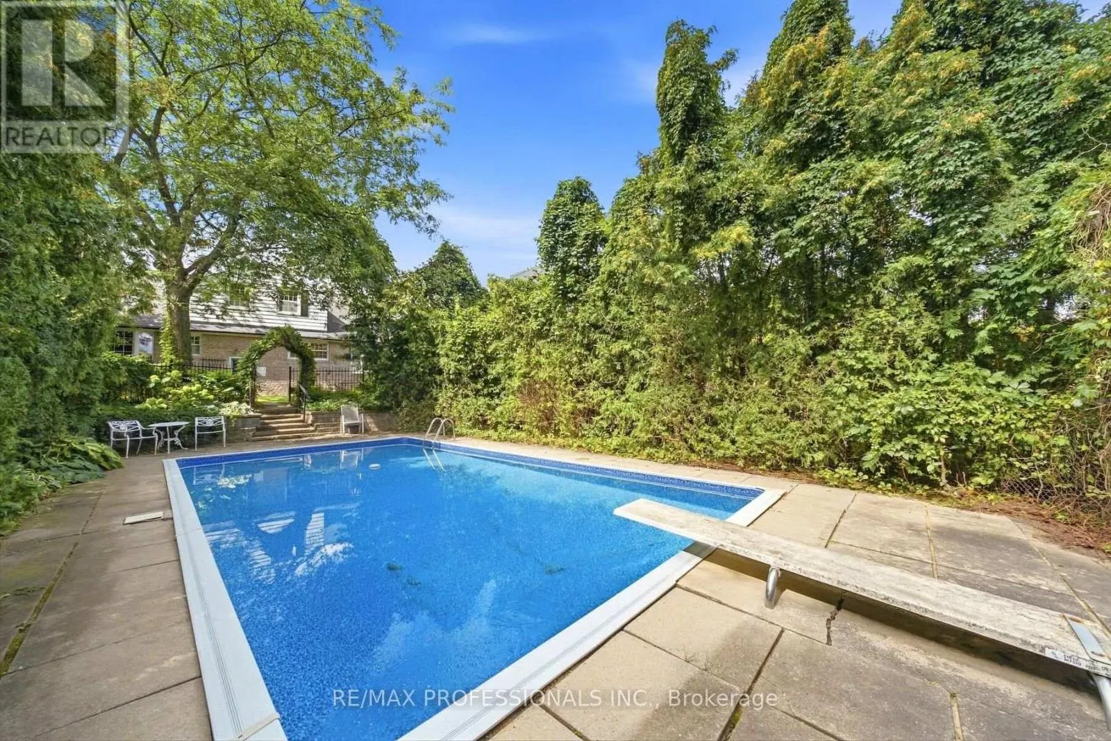 15 HARTFIELD COURT