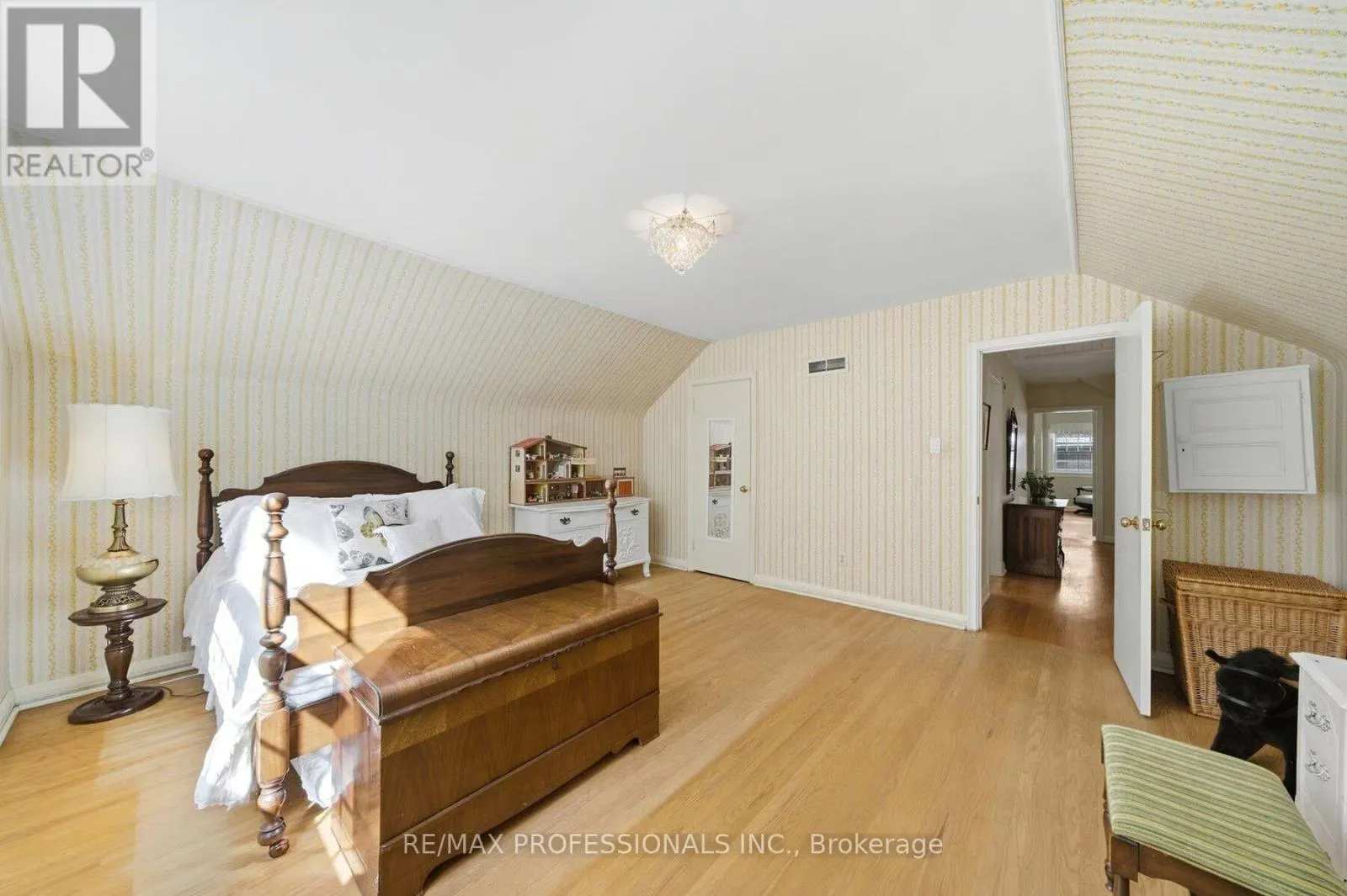 15 HARTFIELD COURT