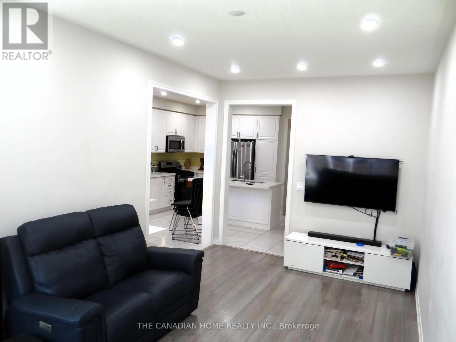1528 CARR LANDING