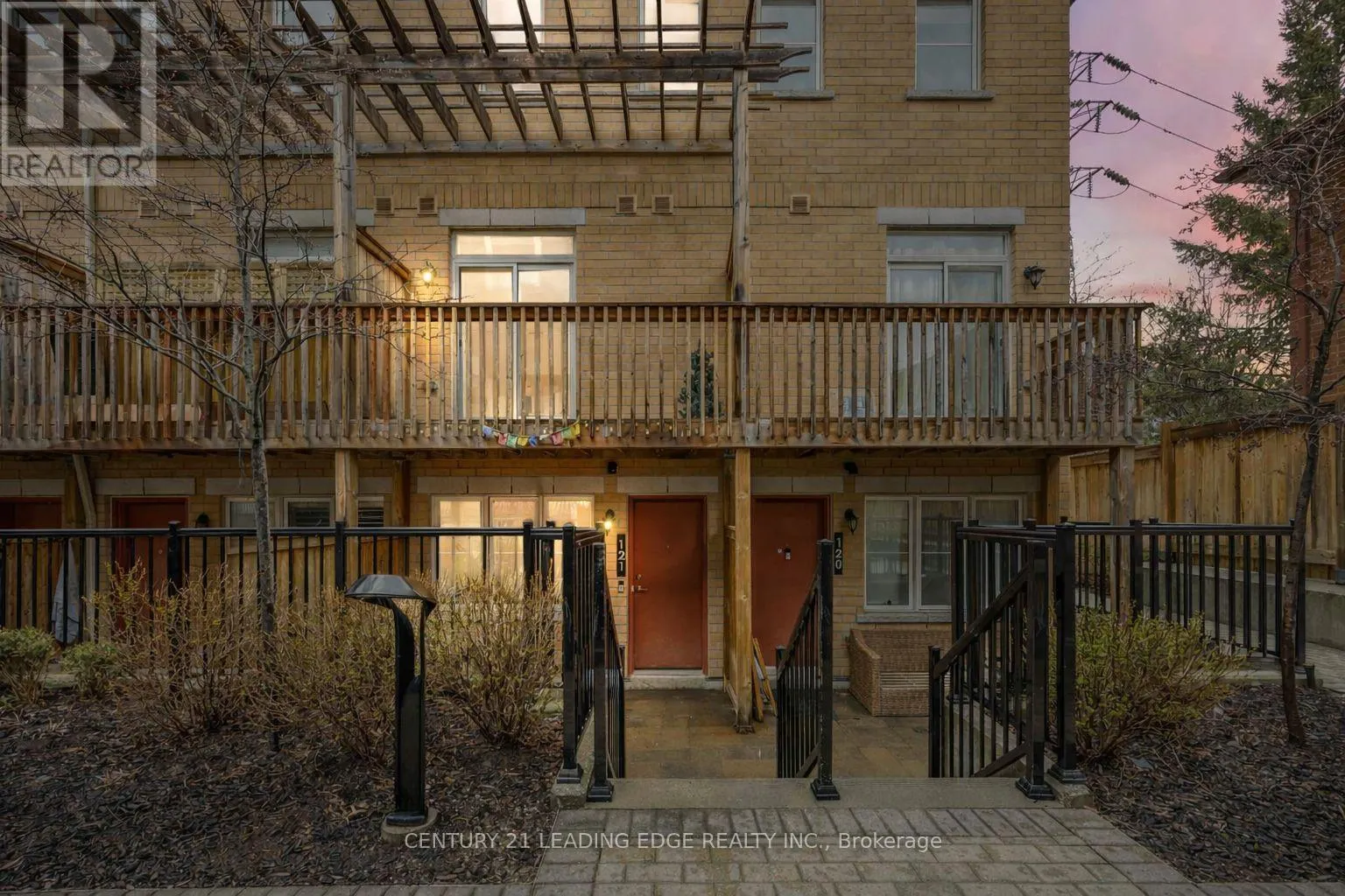 121 - 380 HOPEWELL AVENUE