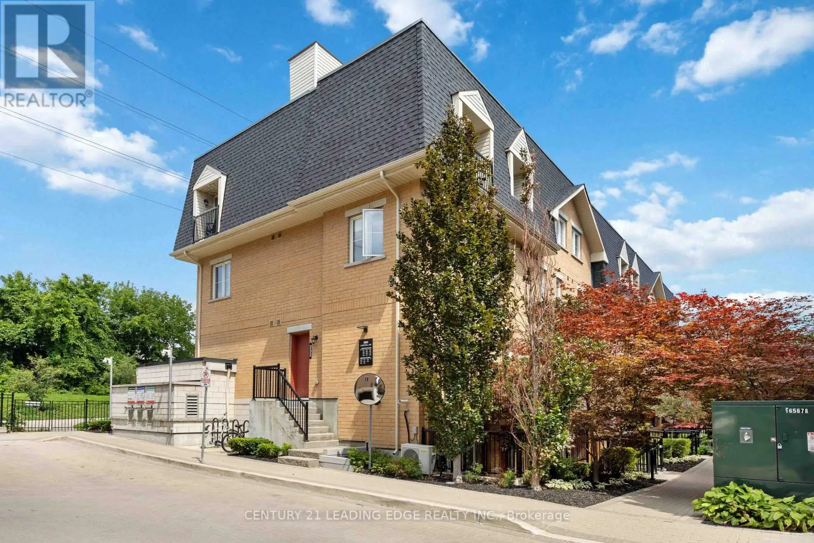 121 - 380 HOPEWELL AVENUE