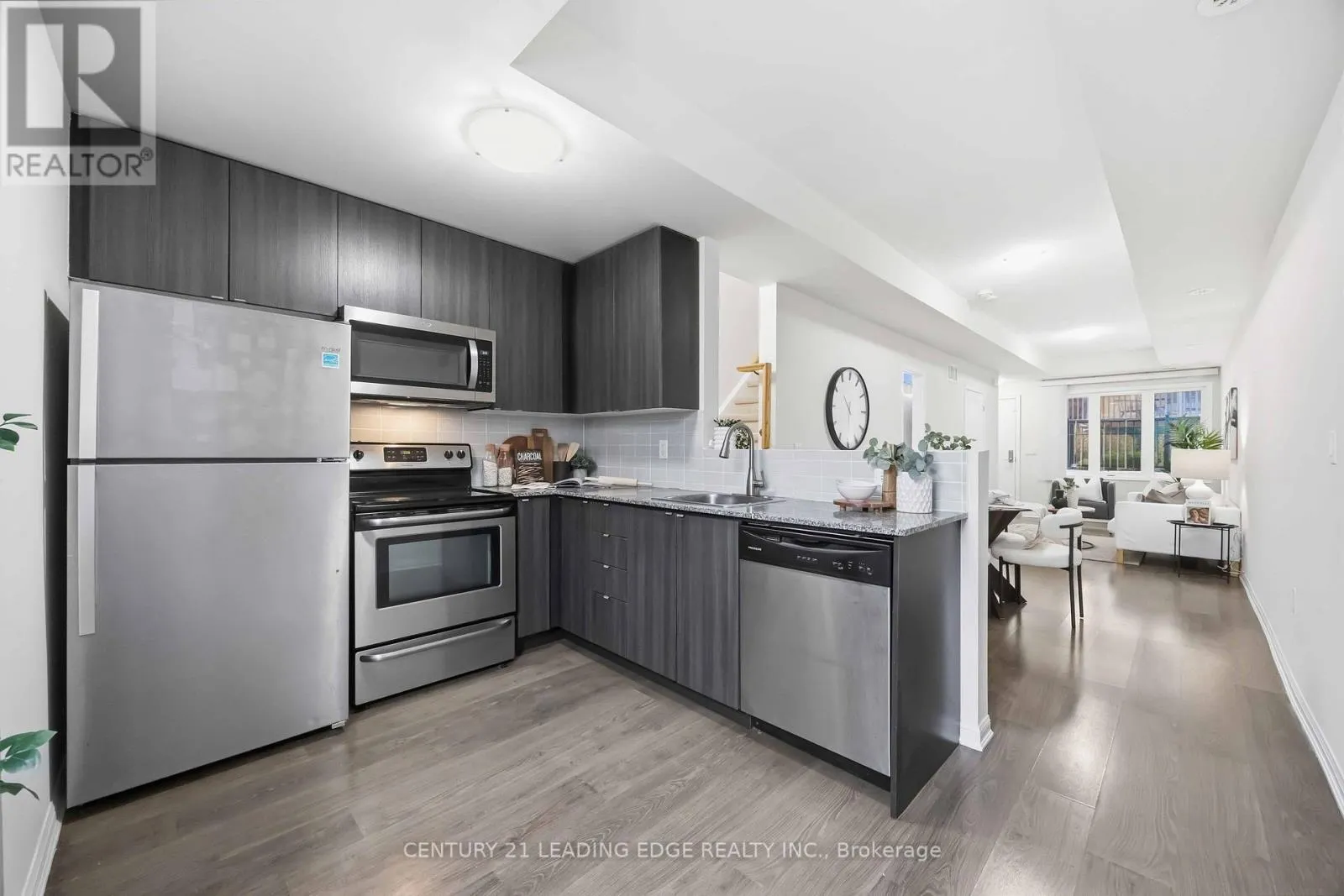 121 - 380 HOPEWELL AVENUE
