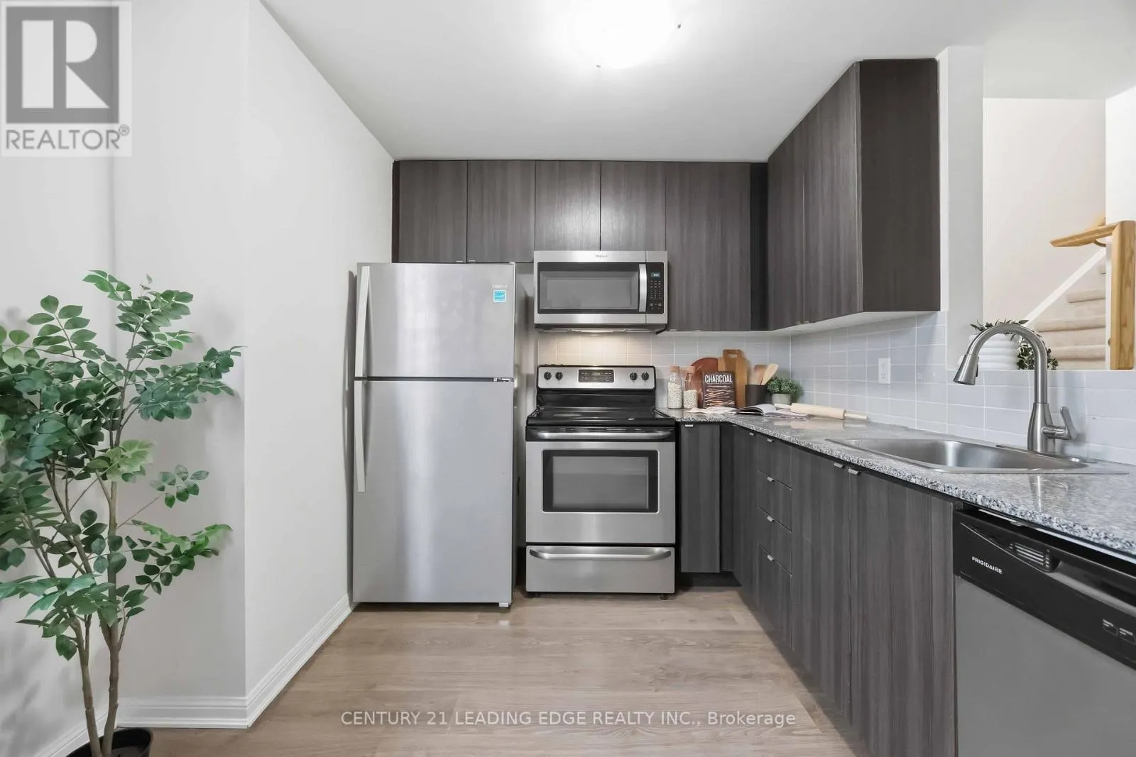 121 - 380 HOPEWELL AVENUE
