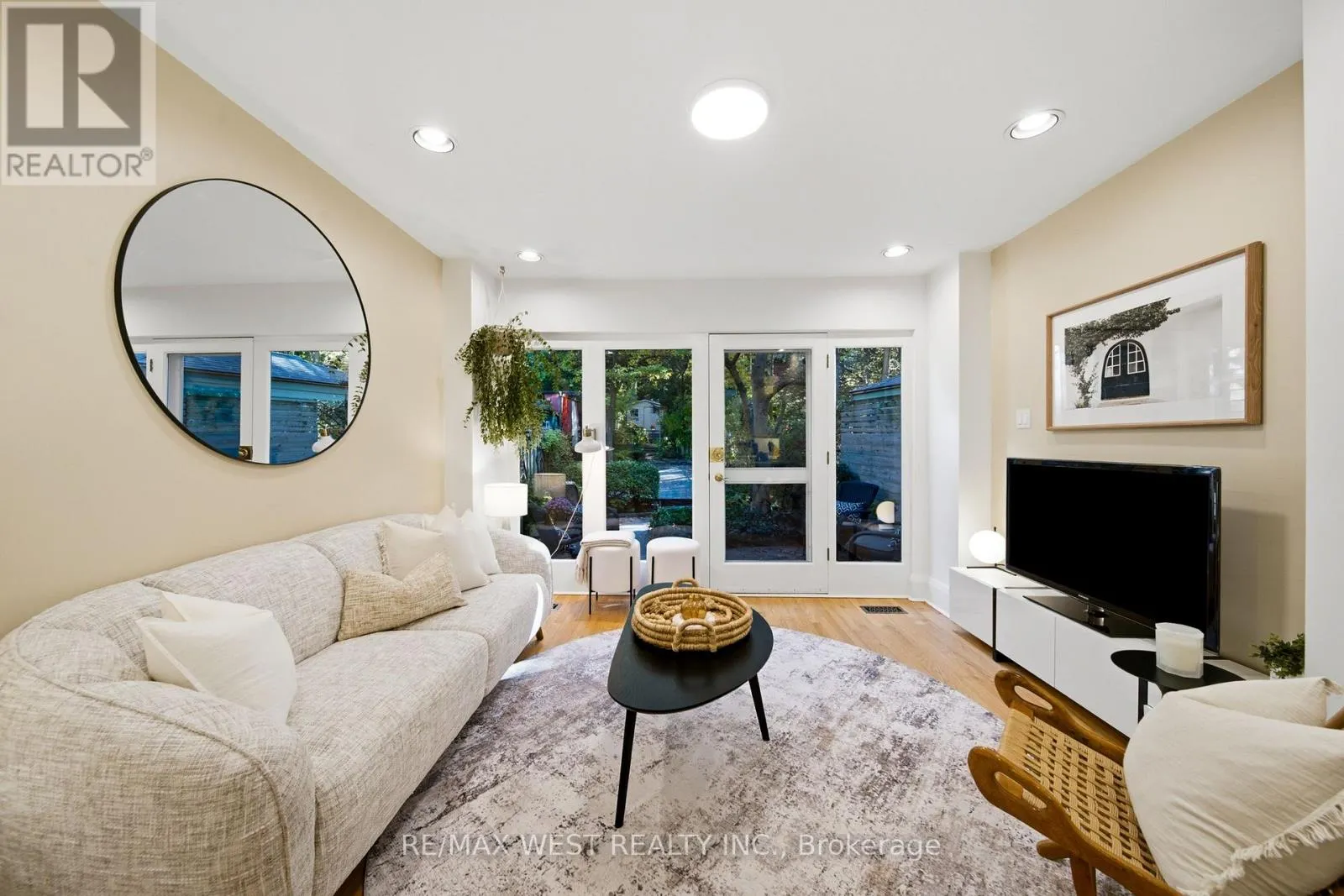 209 CLENDENAN AVENUE