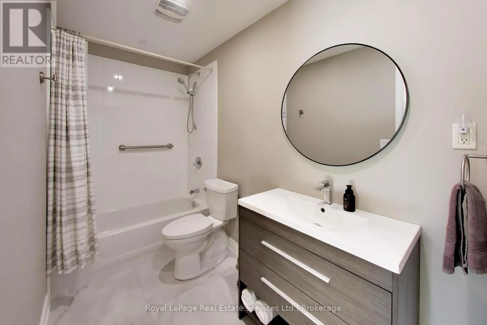 29 - 4241 SARAZEN DRIVE #29