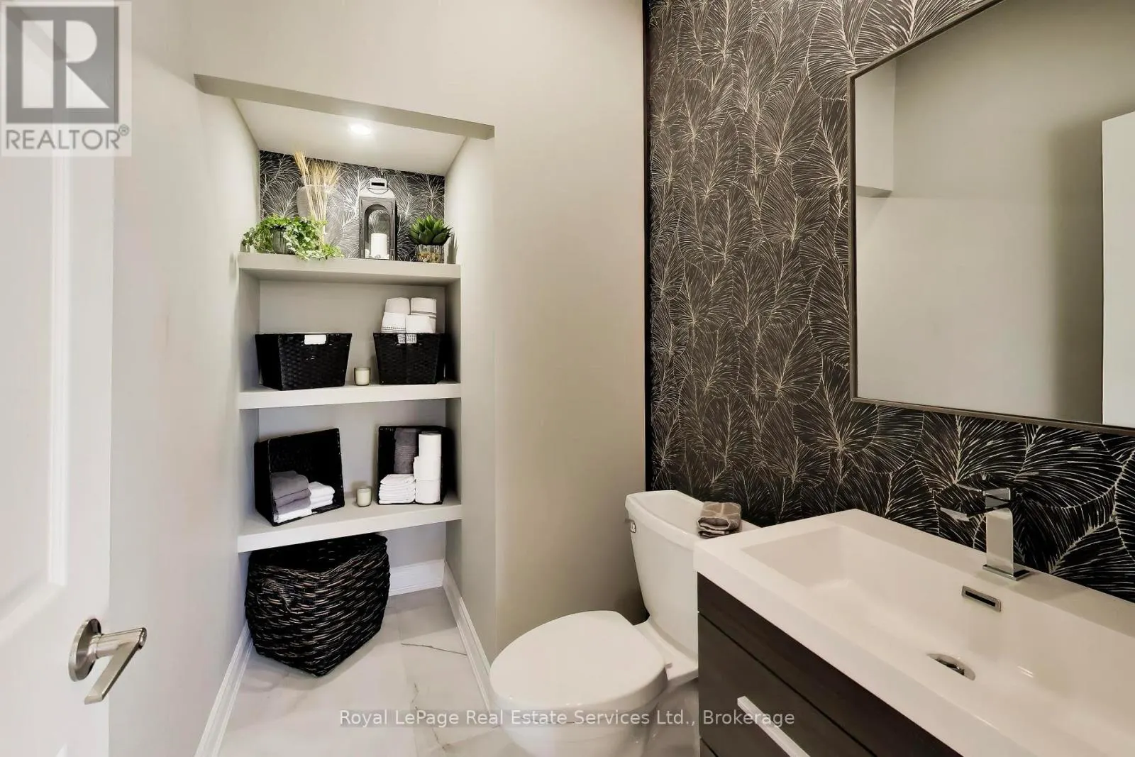 29 - 4241 SARAZEN DRIVE #29
