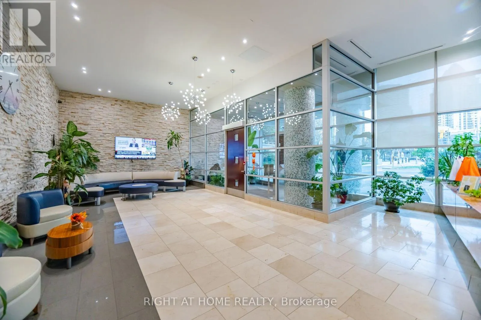 604 - 3939 DUKE OF YORK BOULEVARD