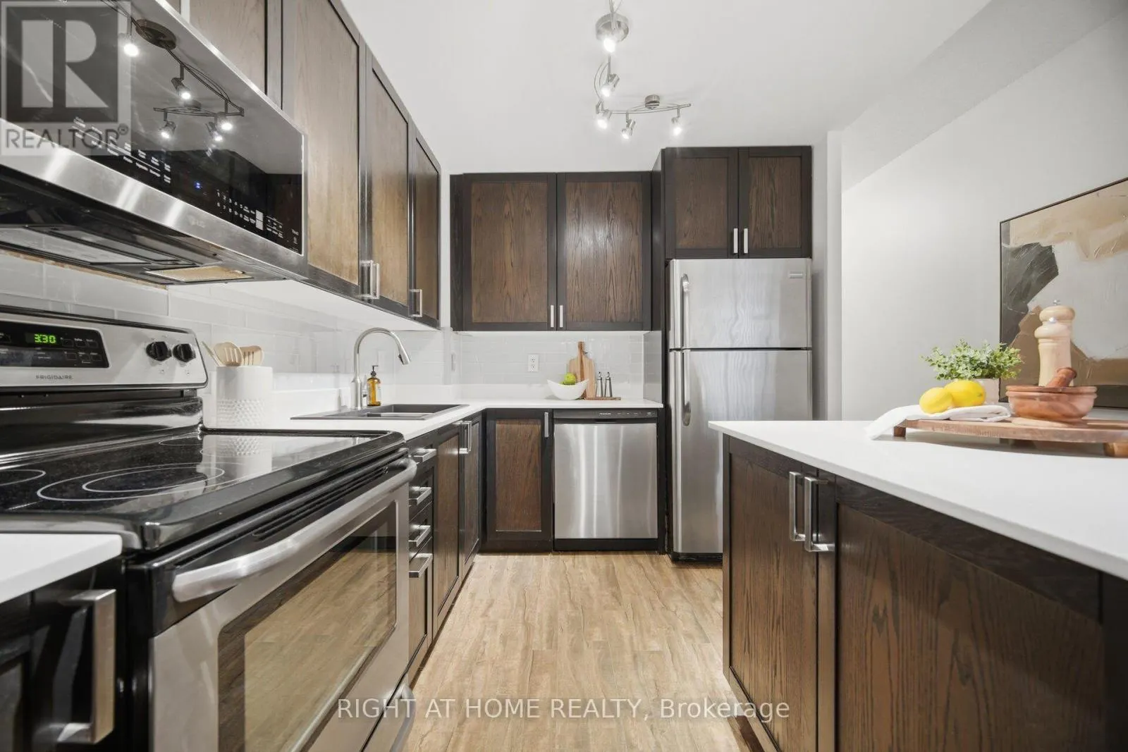 604 - 3939 DUKE OF YORK BOULEVARD
