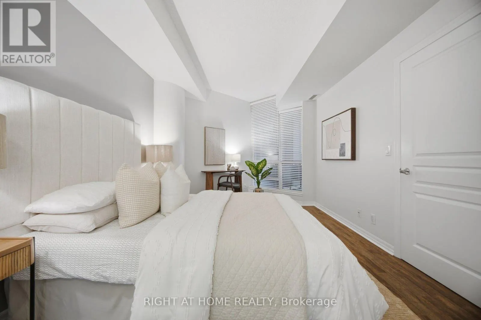 604 - 3939 DUKE OF YORK BOULEVARD