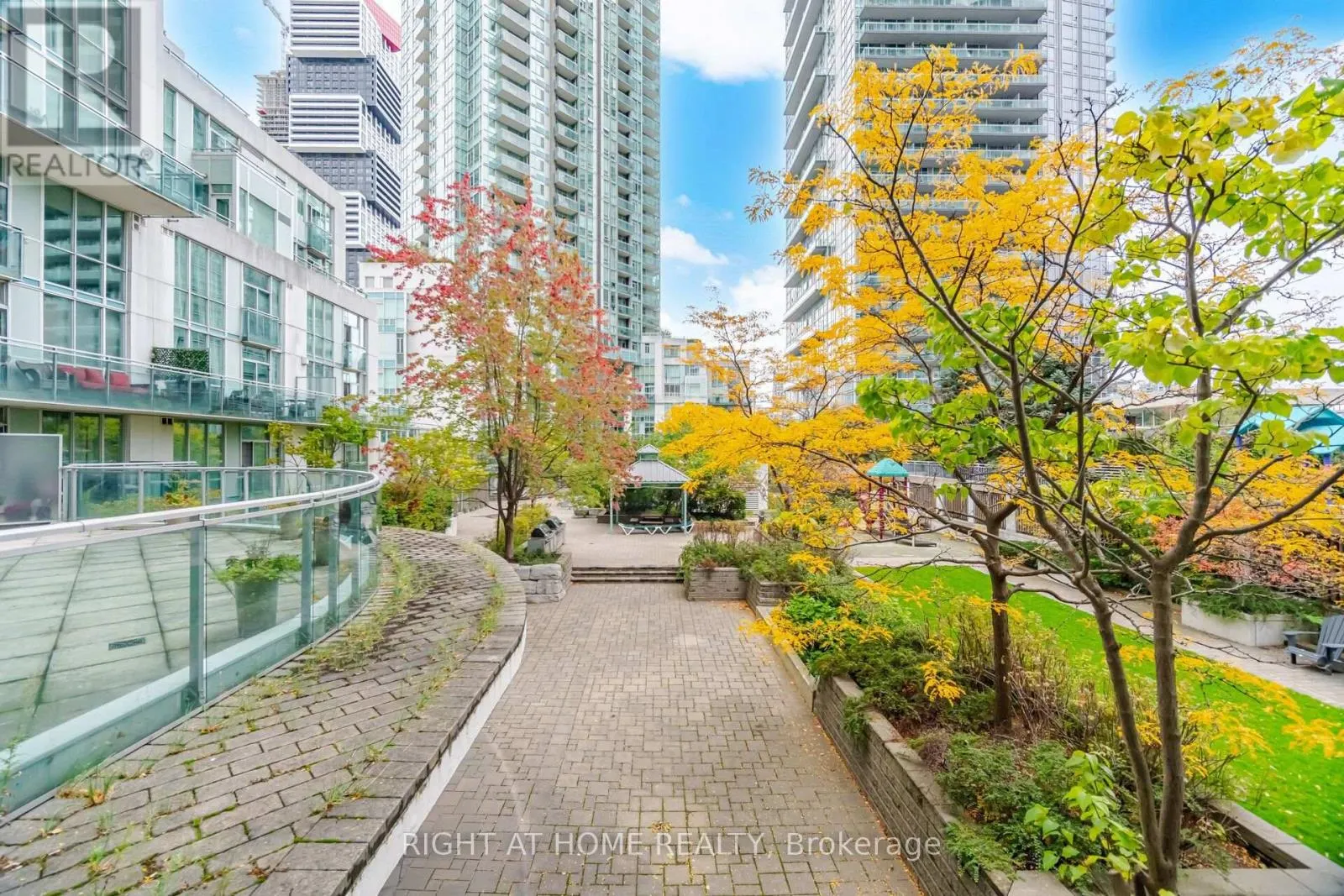 604 - 3939 DUKE OF YORK BOULEVARD