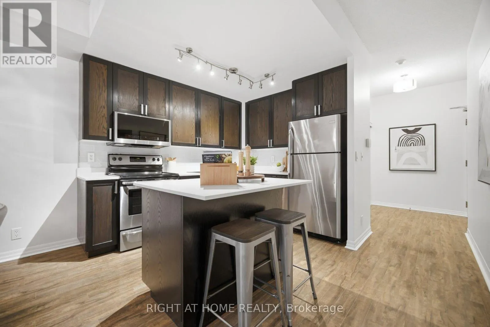 604 - 3939 DUKE OF YORK BOULEVARD