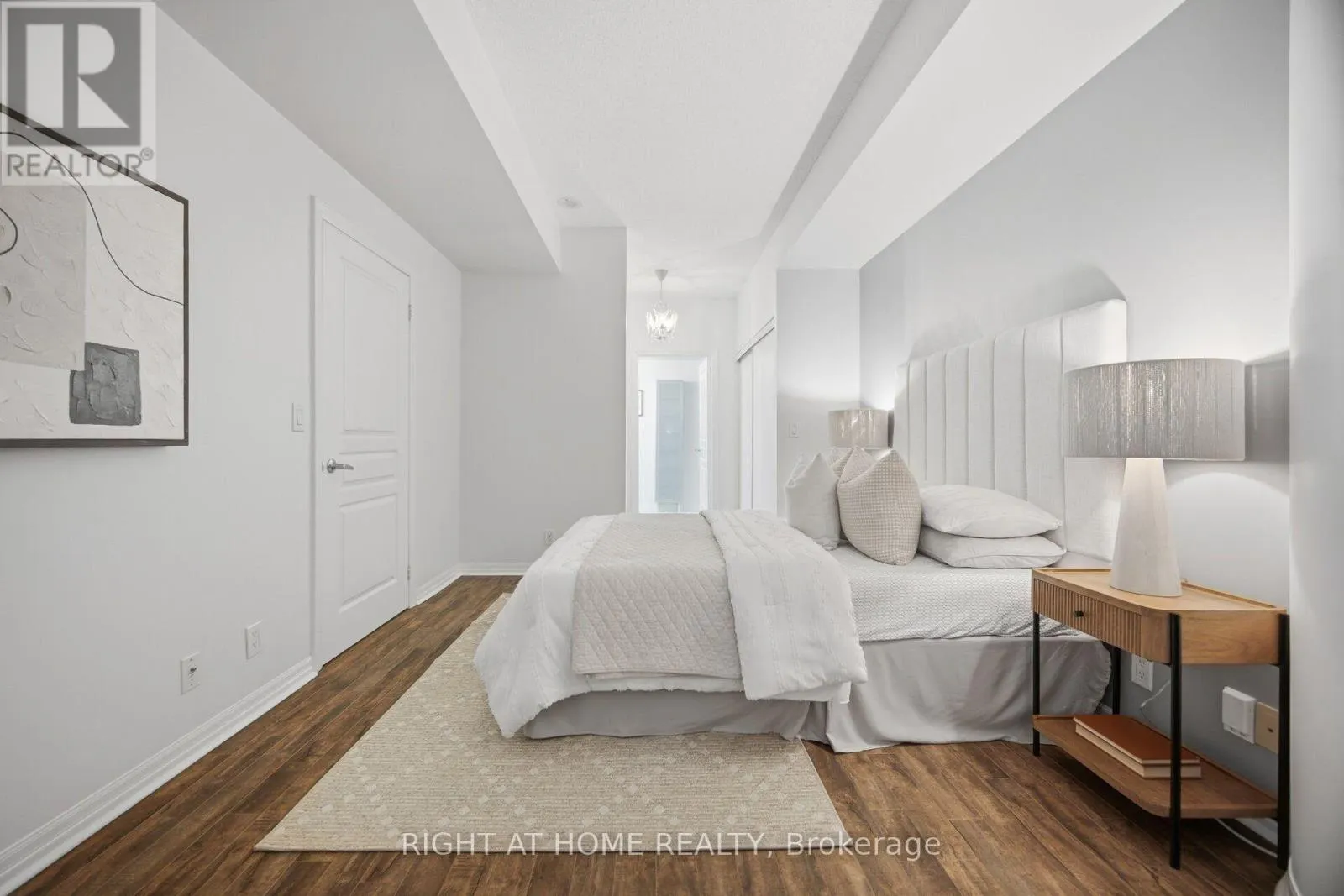 604 - 3939 DUKE OF YORK BOULEVARD