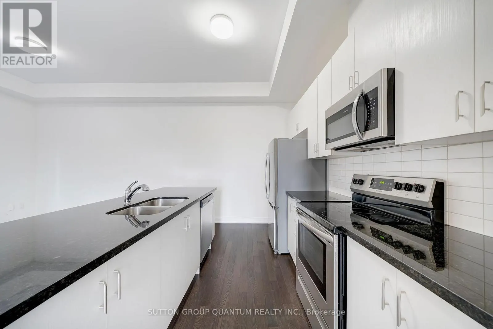 1401 CLARRIAGE COURT