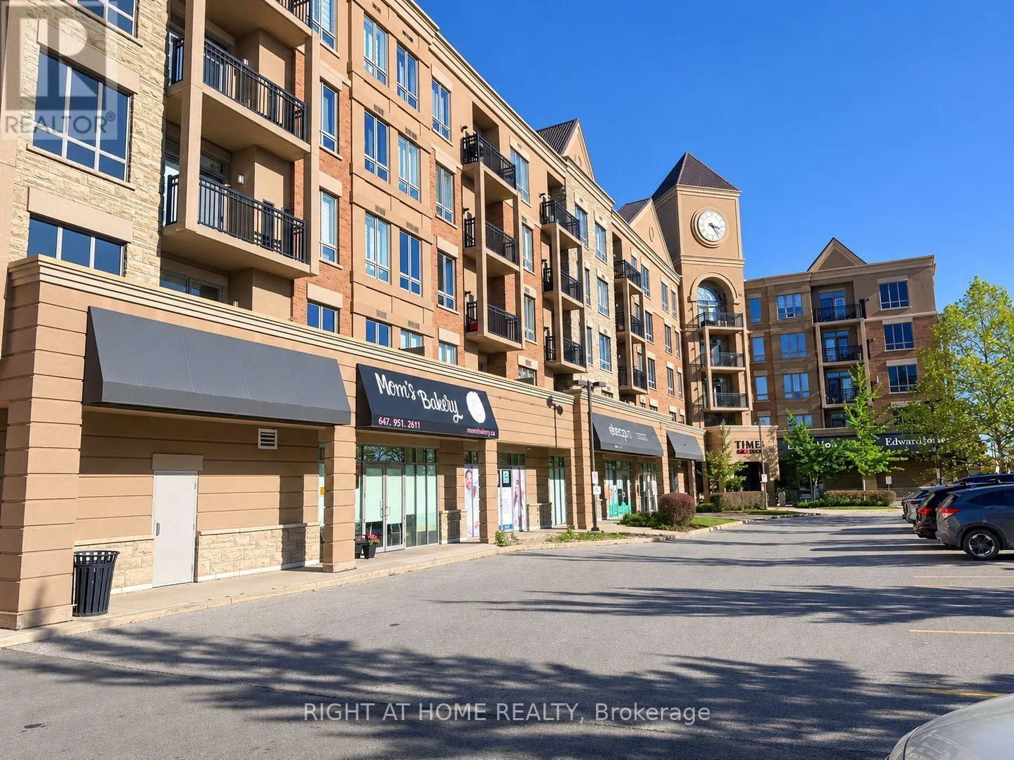 3 - 5327 UPPER MIDDLE ROAD