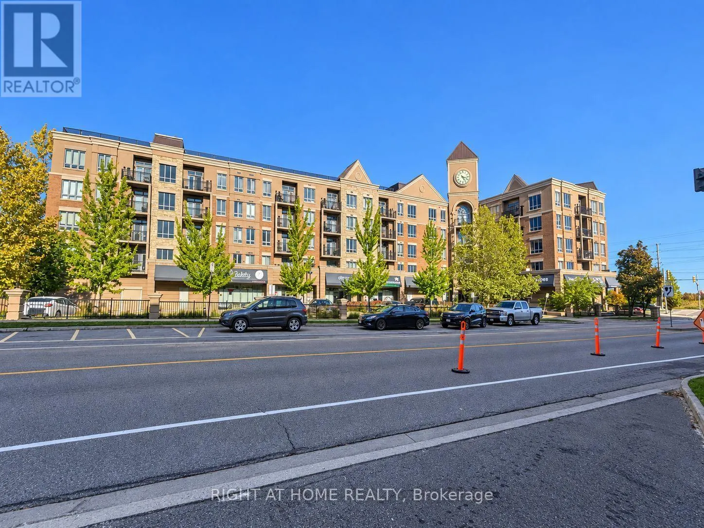 3 - 5327 UPPER MIDDLE ROAD