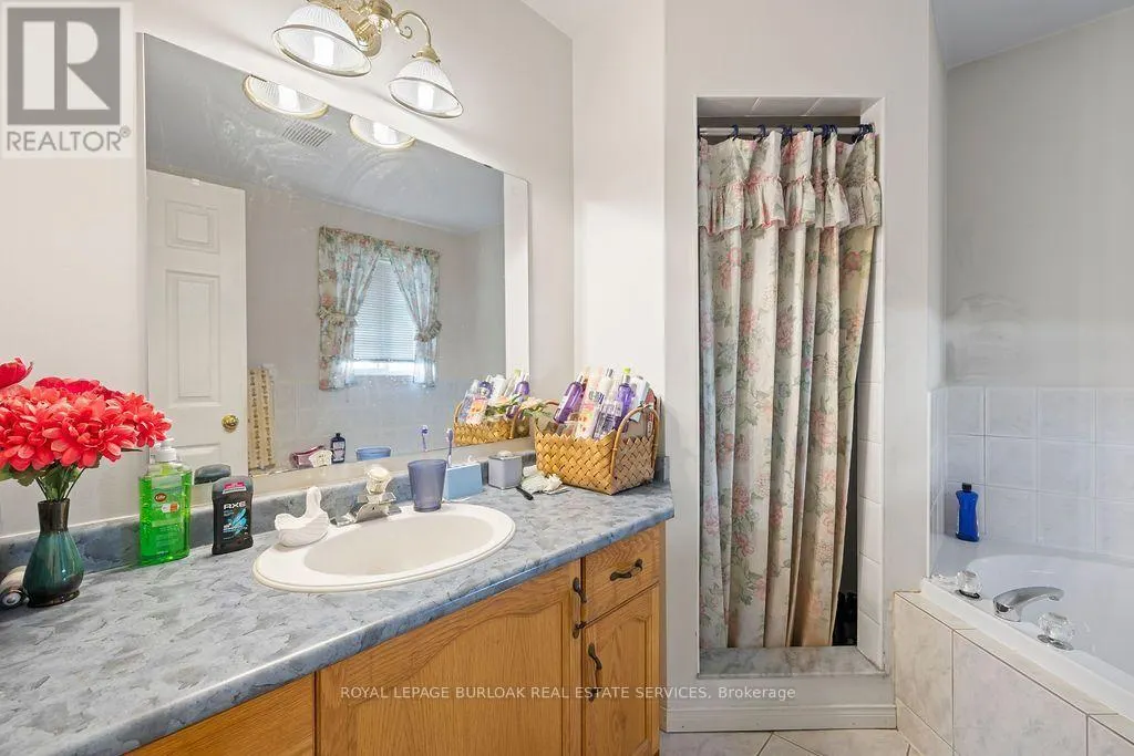 4114 PINCAY OAKS LANE