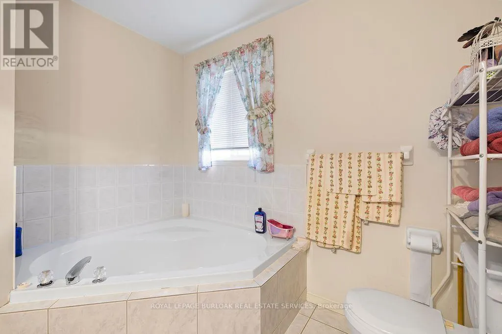 4114 PINCAY OAKS LANE