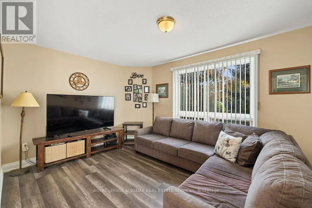 4114 PINCAY OAKS LANE