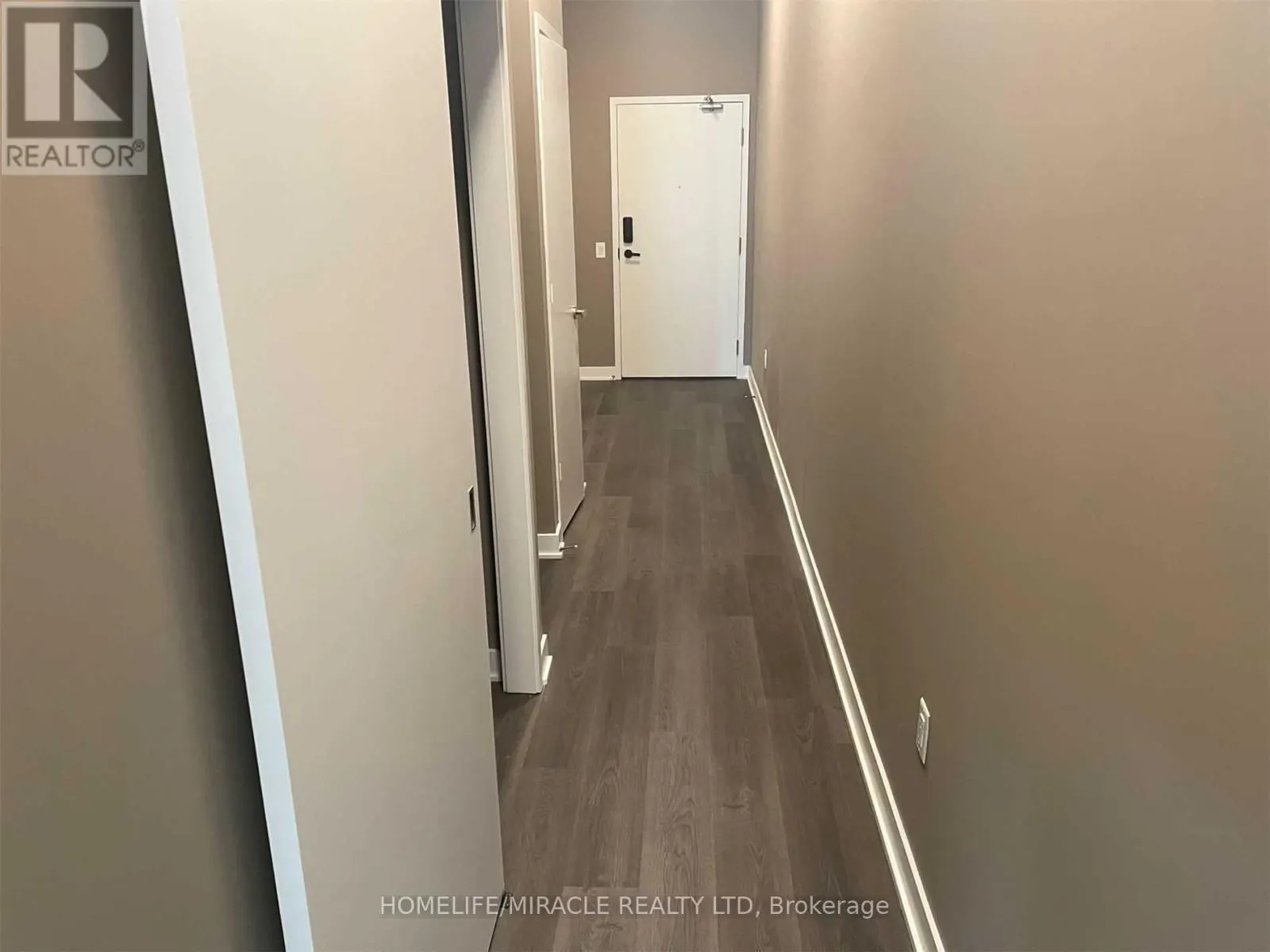 523 - 3900 CONFEDERATION PARKWAY