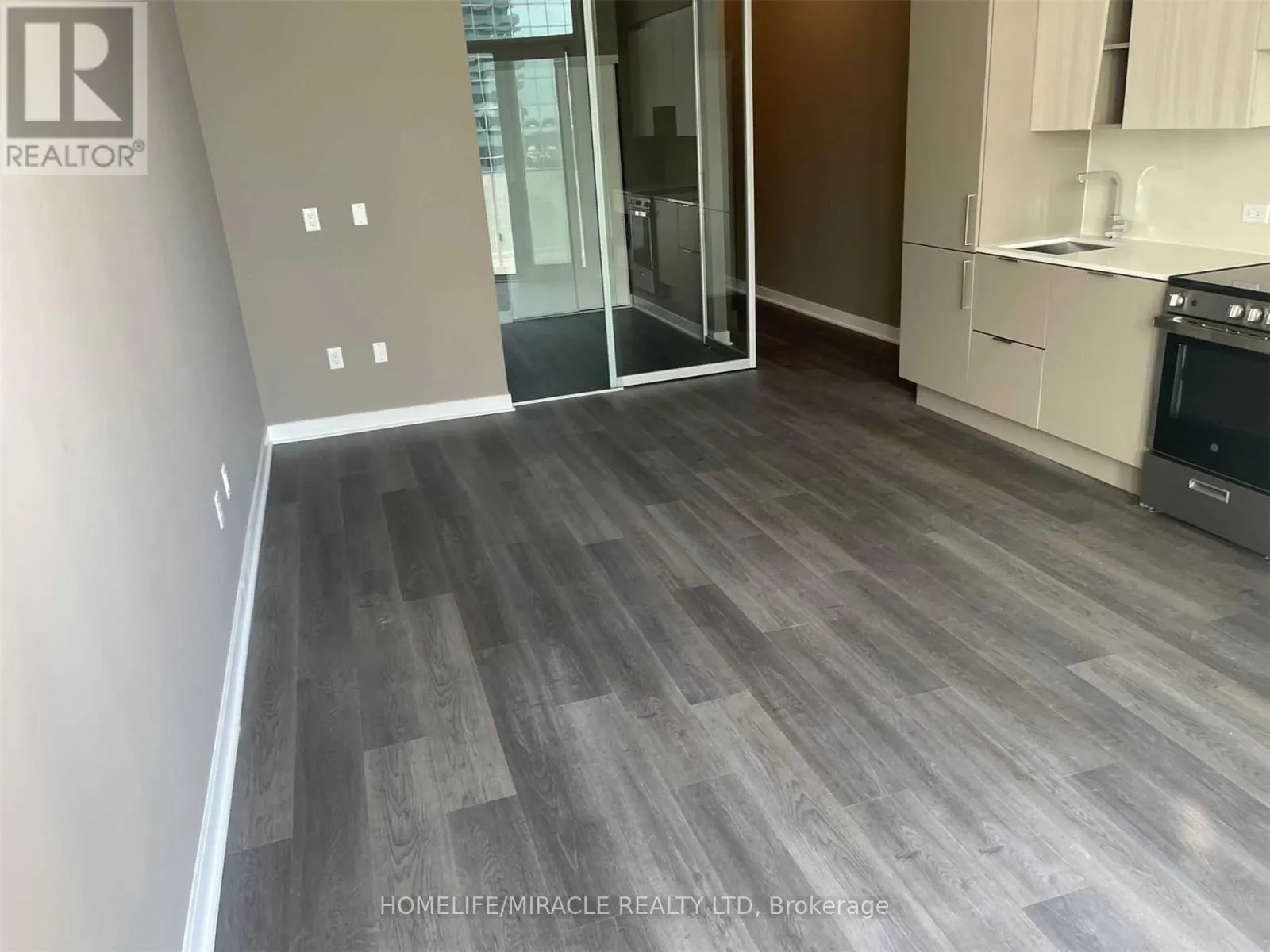 523 - 3900 CONFEDERATION PARKWAY