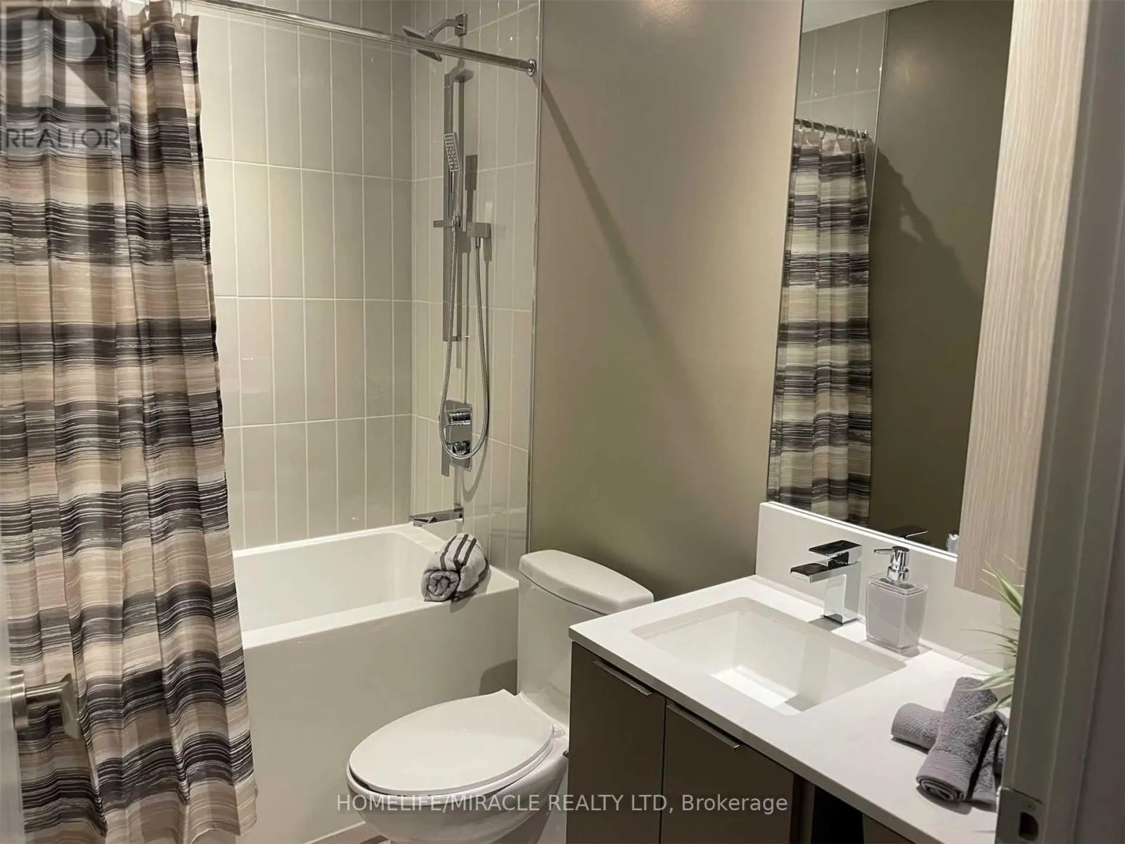 523 - 3900 CONFEDERATION PARKWAY