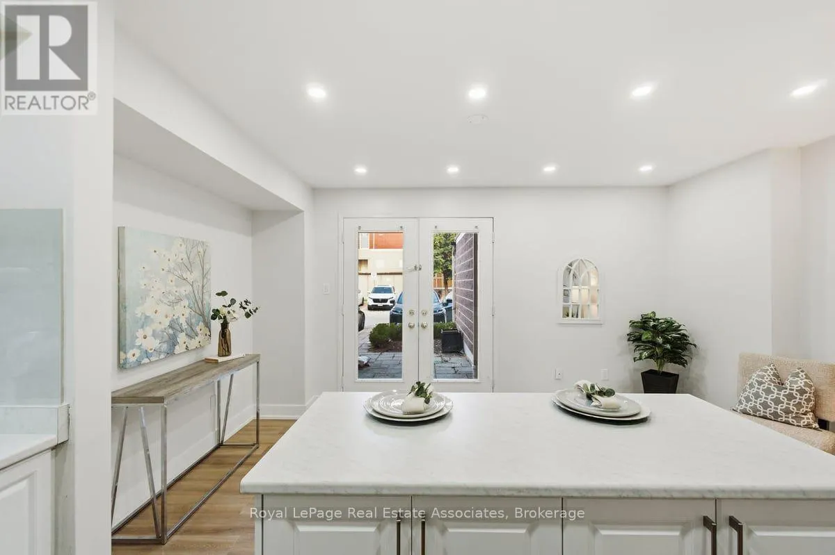 16 - 3975 EGLINTON AVENUE W