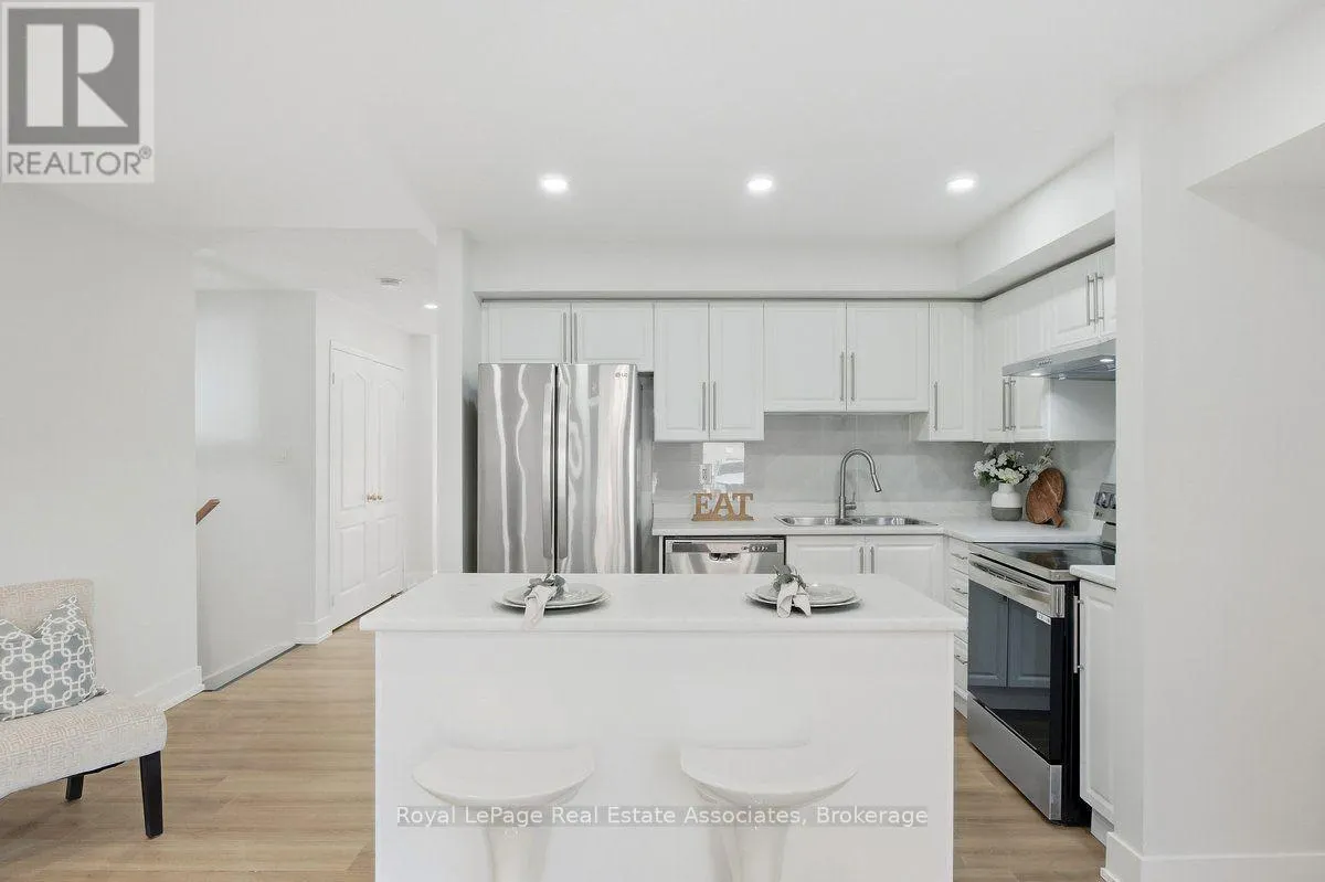 16 - 3975 EGLINTON AVENUE W