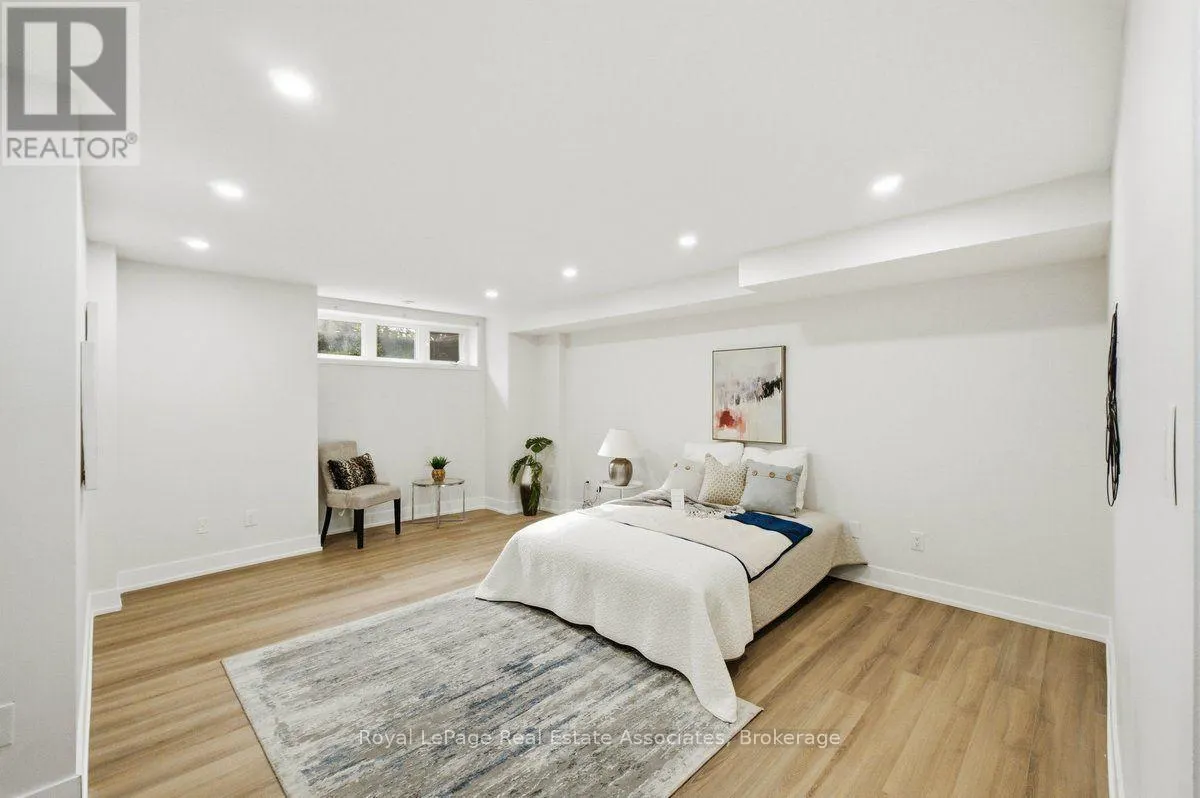 16 - 3975 EGLINTON AVENUE W