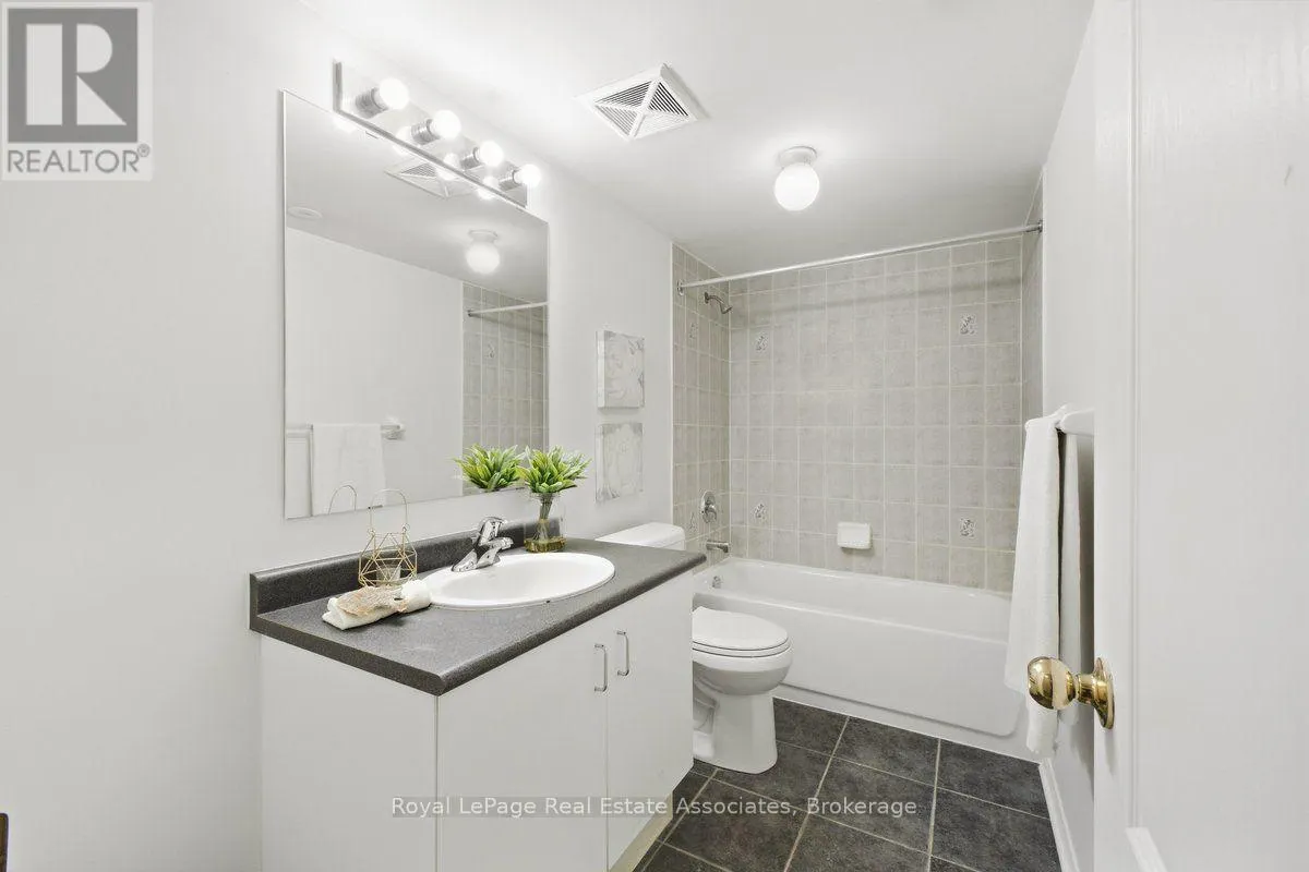 16 - 3975 EGLINTON AVENUE W