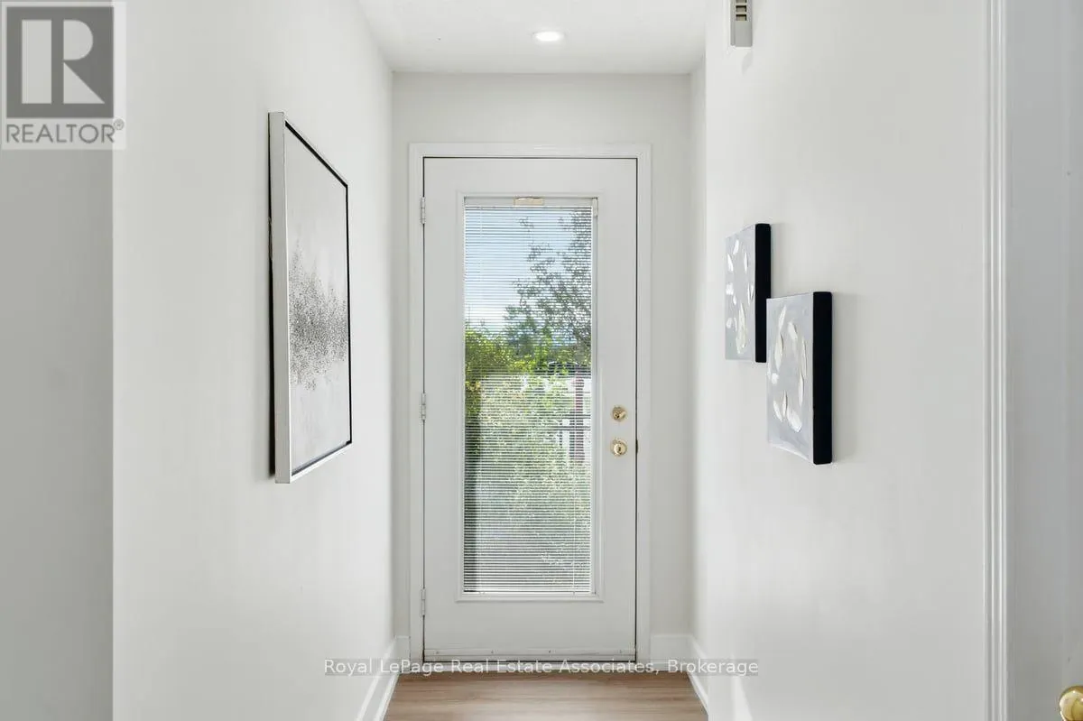 16 - 3975 EGLINTON AVENUE W