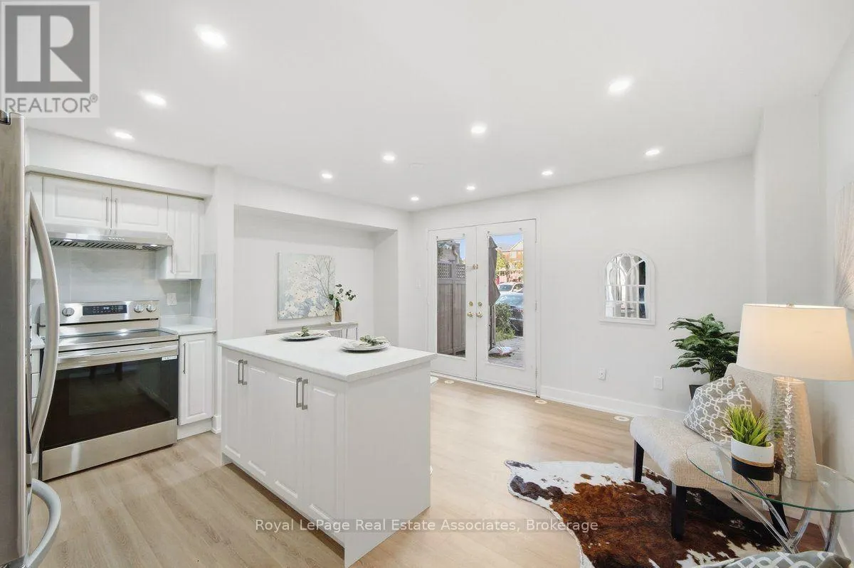 16 - 3975 EGLINTON AVENUE W