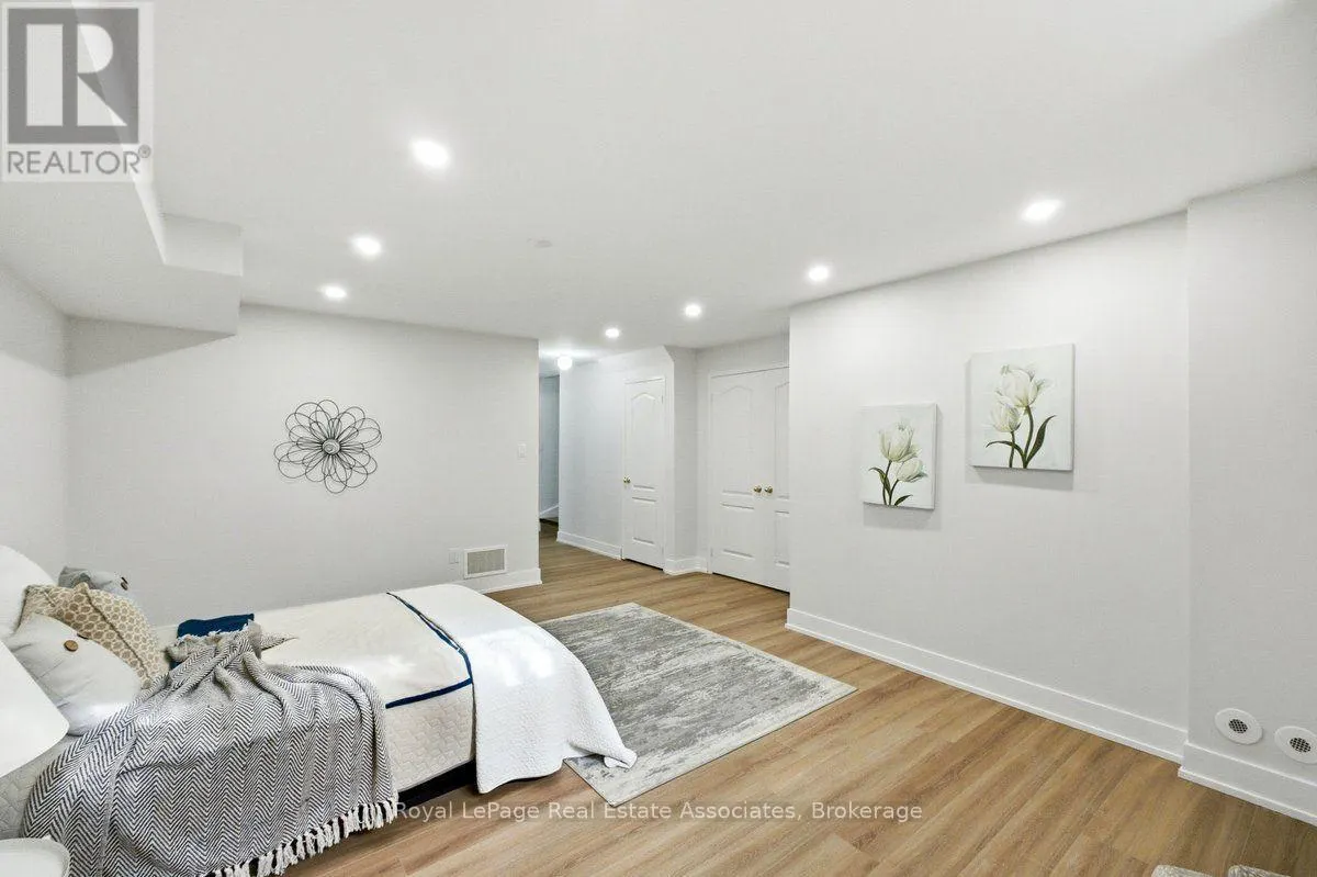 16 - 3975 EGLINTON AVENUE W