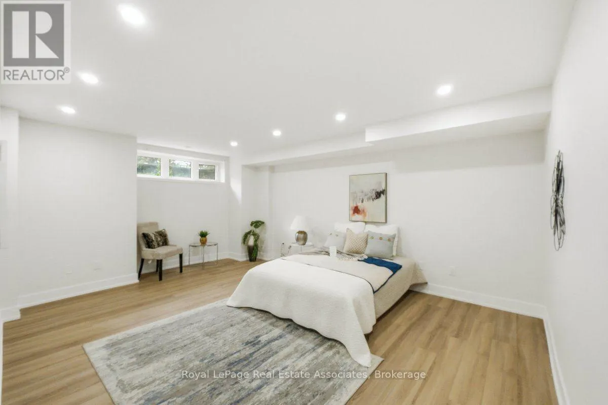 16 - 3975 EGLINTON AVENUE W