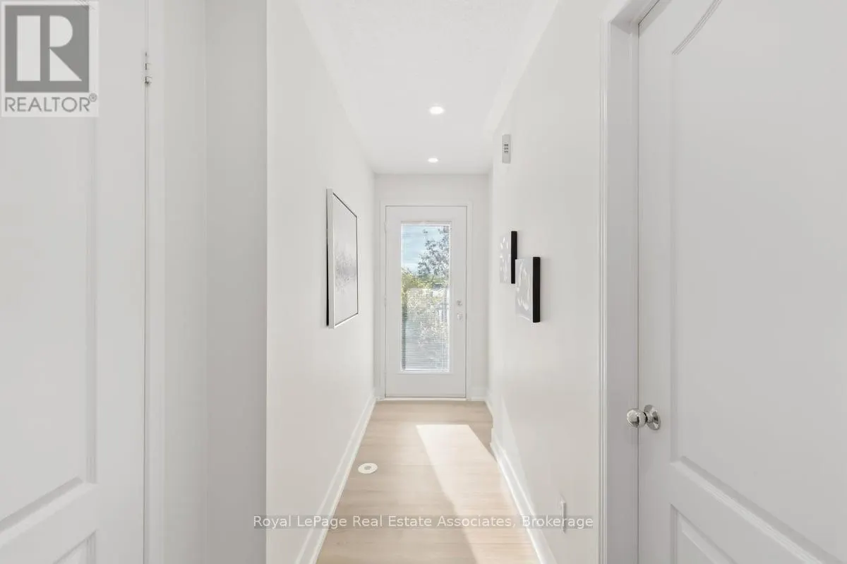 16 - 3975 EGLINTON AVENUE W