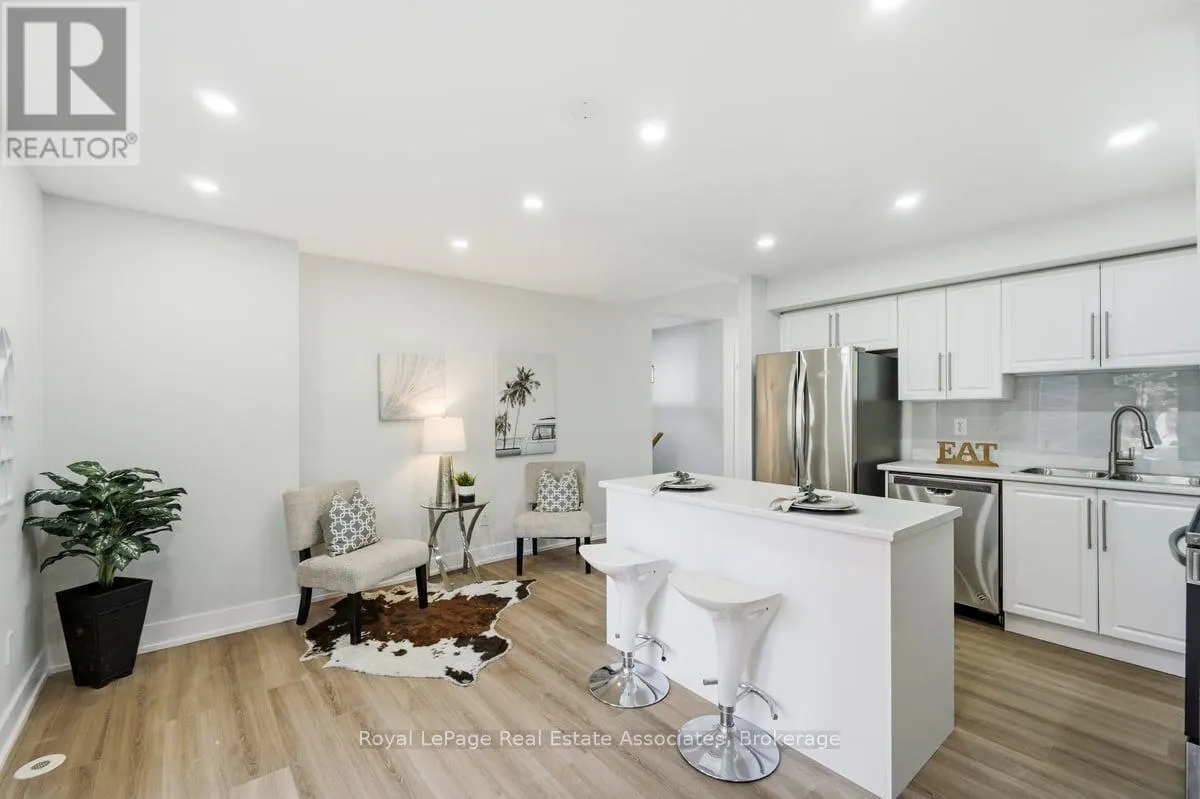 16 - 3975 EGLINTON AVENUE W